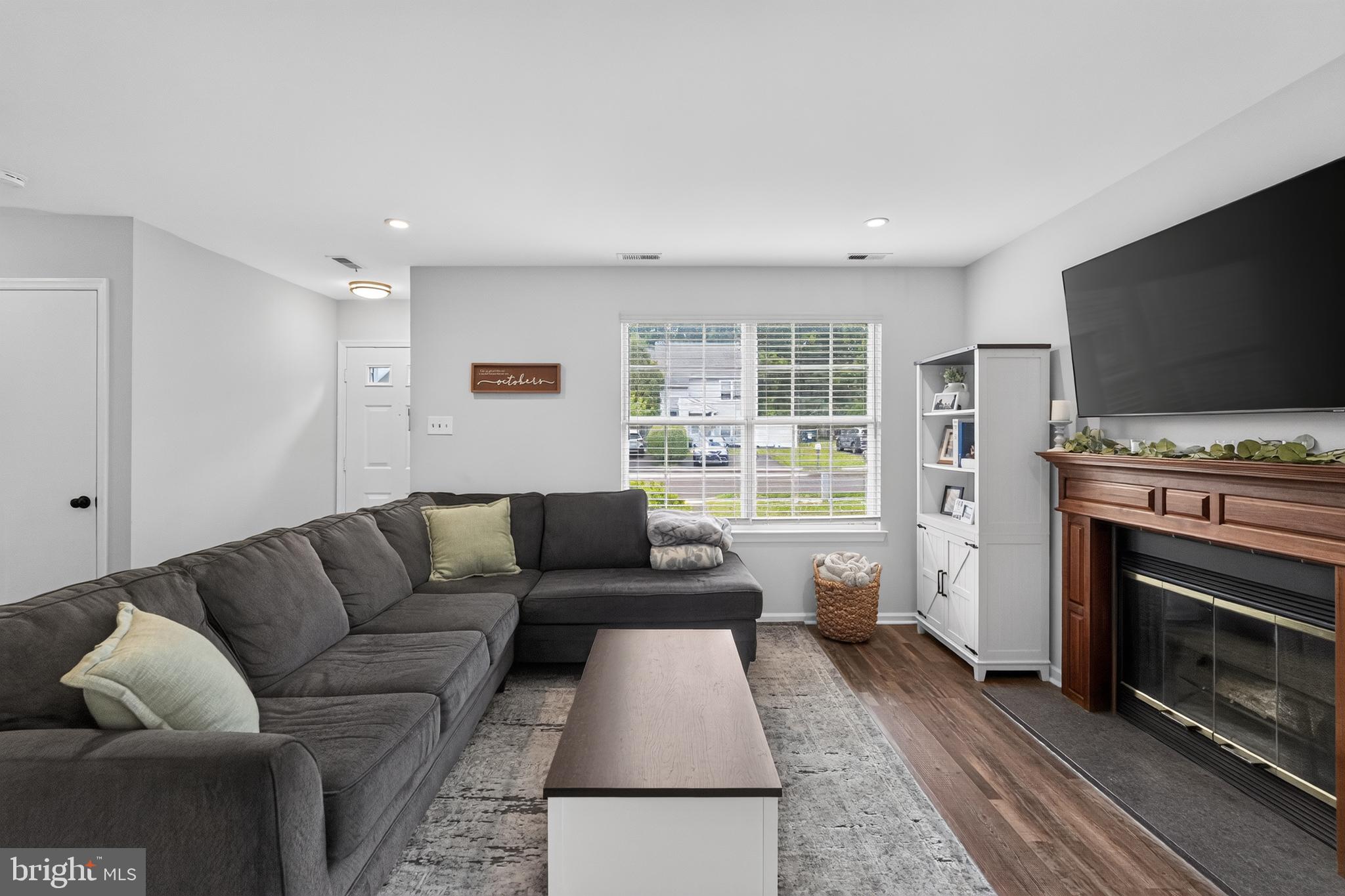 SAW MILL VALLEY - Residential