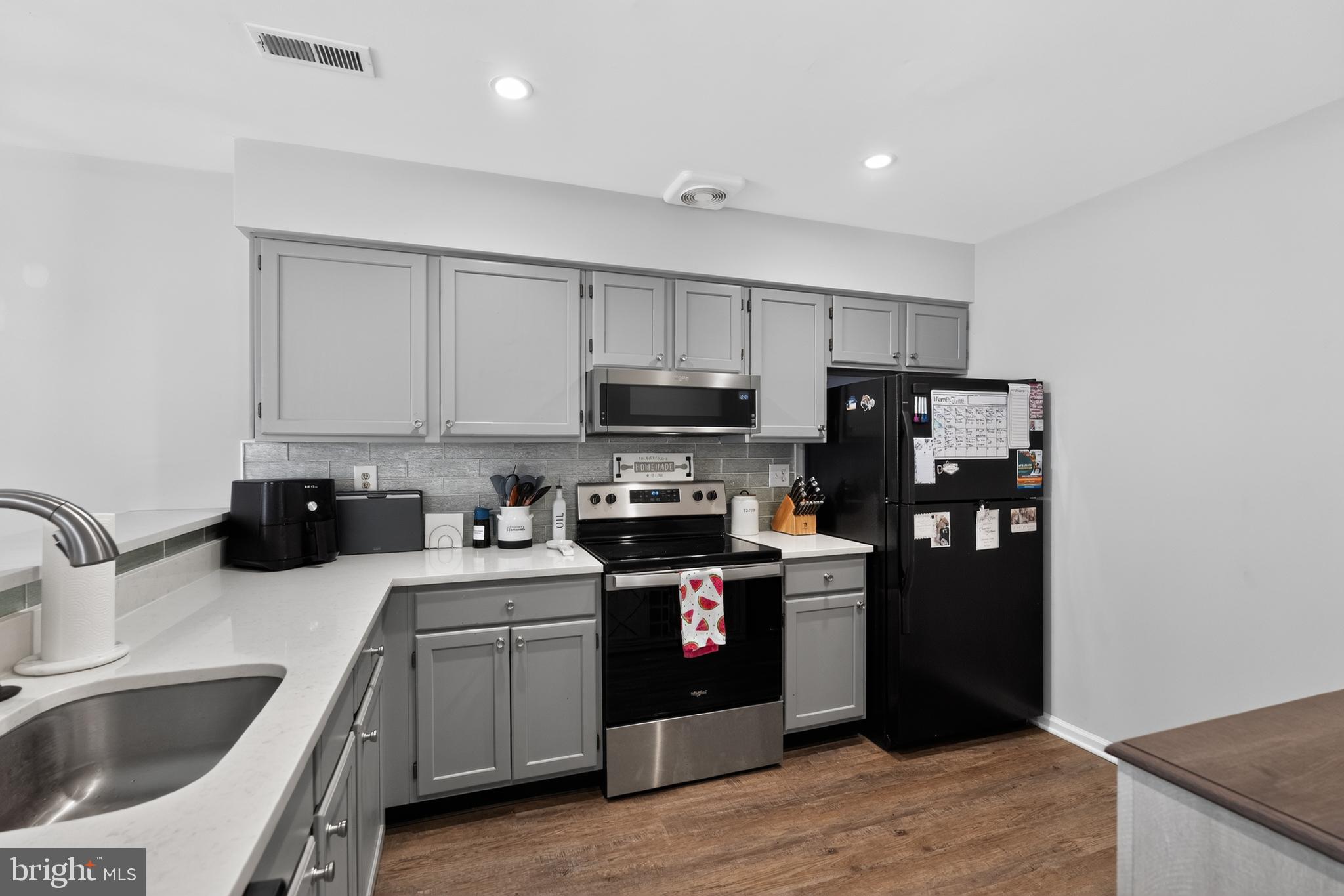 SAW MILL VALLEY - Residential