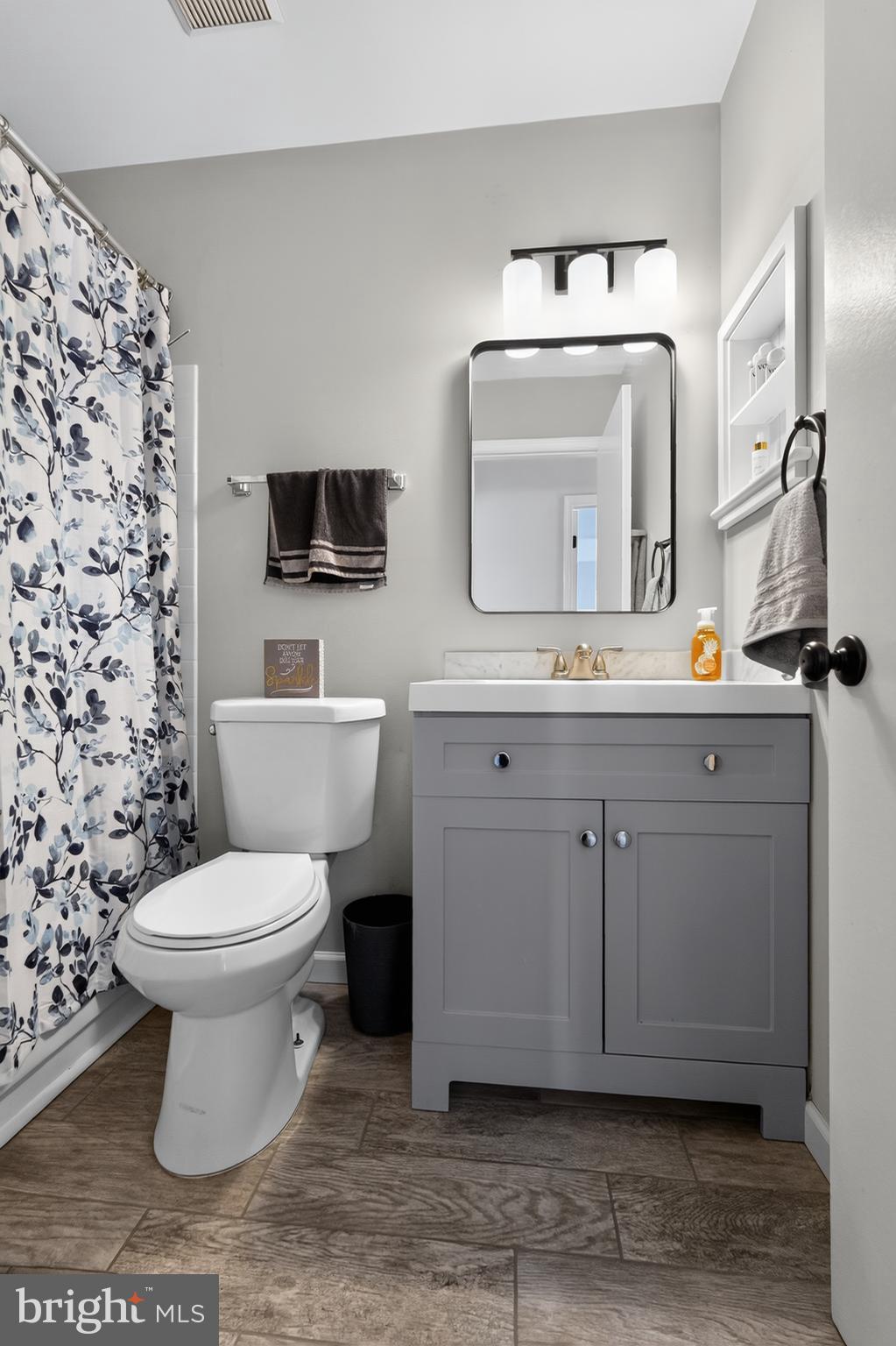SAW MILL VALLEY - Residential
