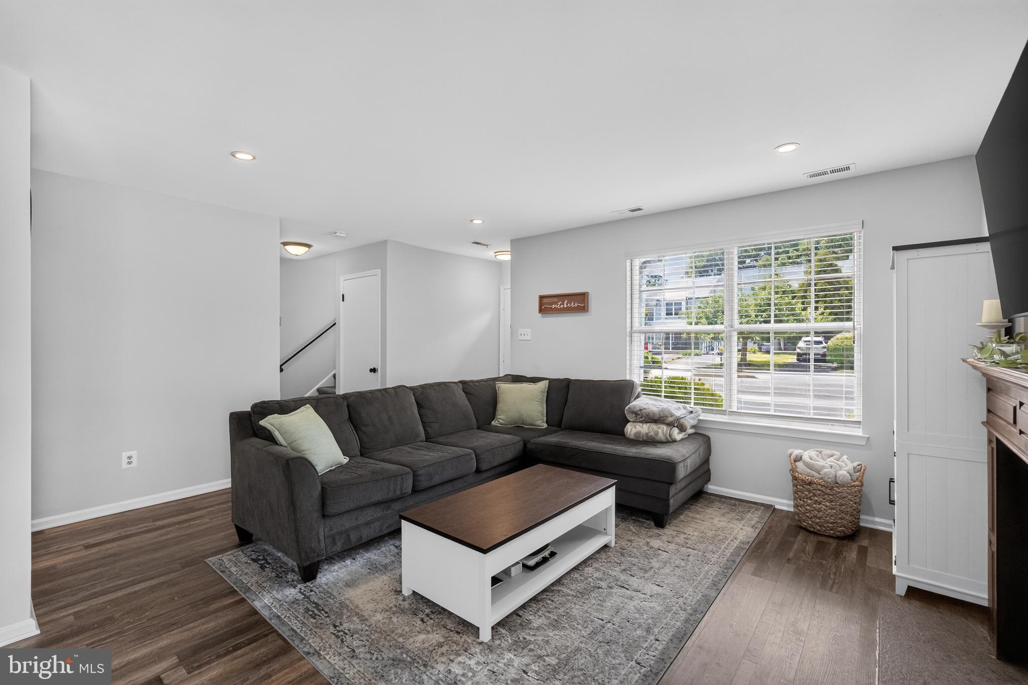 SAW MILL VALLEY - Residential