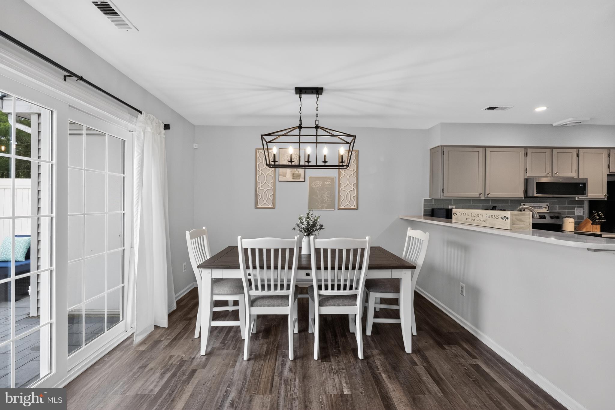 SAW MILL VALLEY - Residential