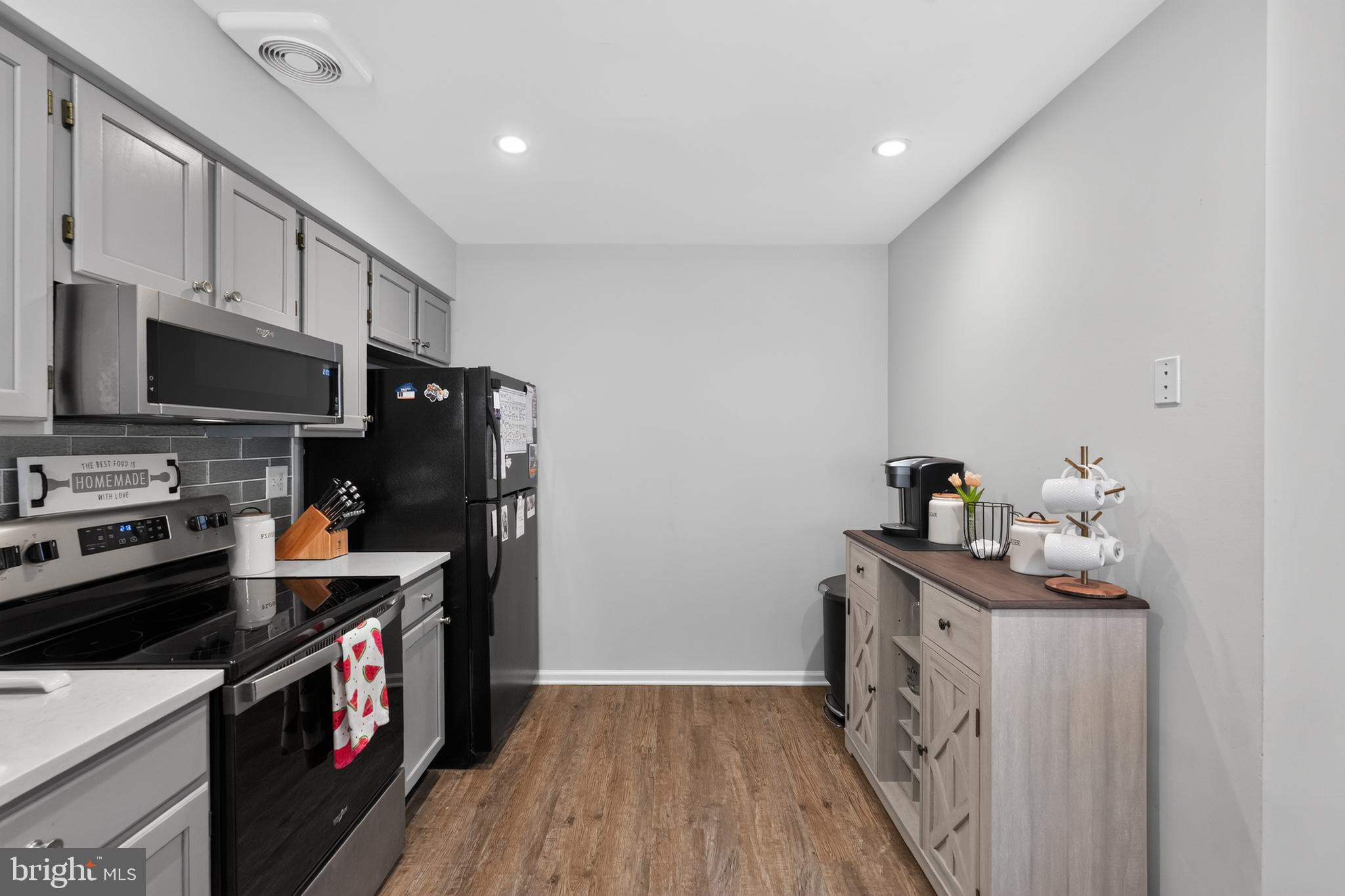 SAW MILL VALLEY - Residential