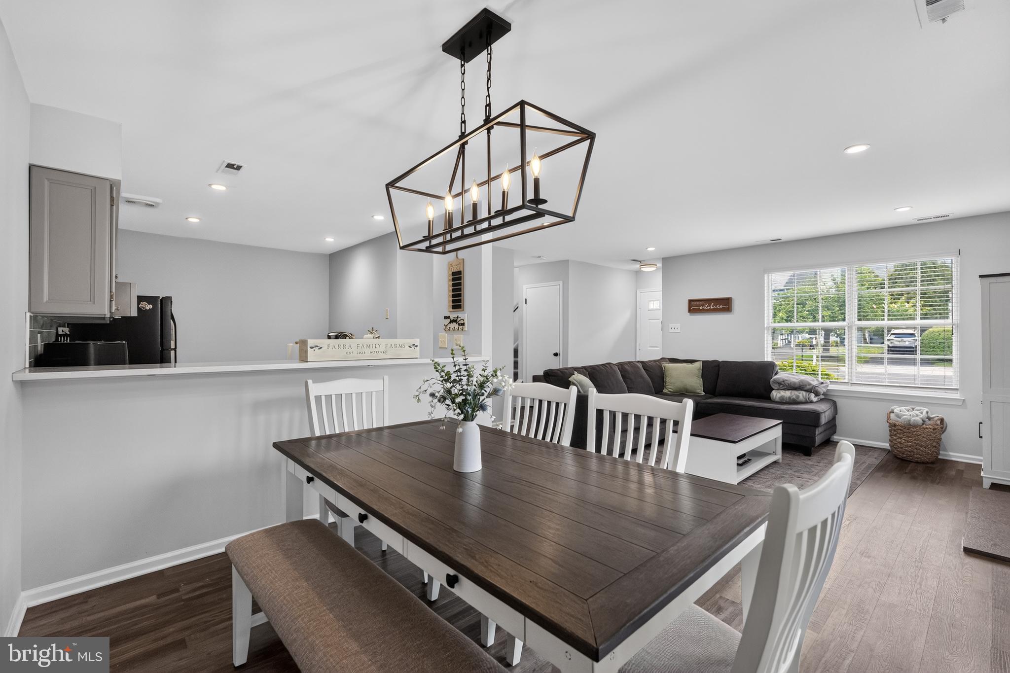 SAW MILL VALLEY - Residential