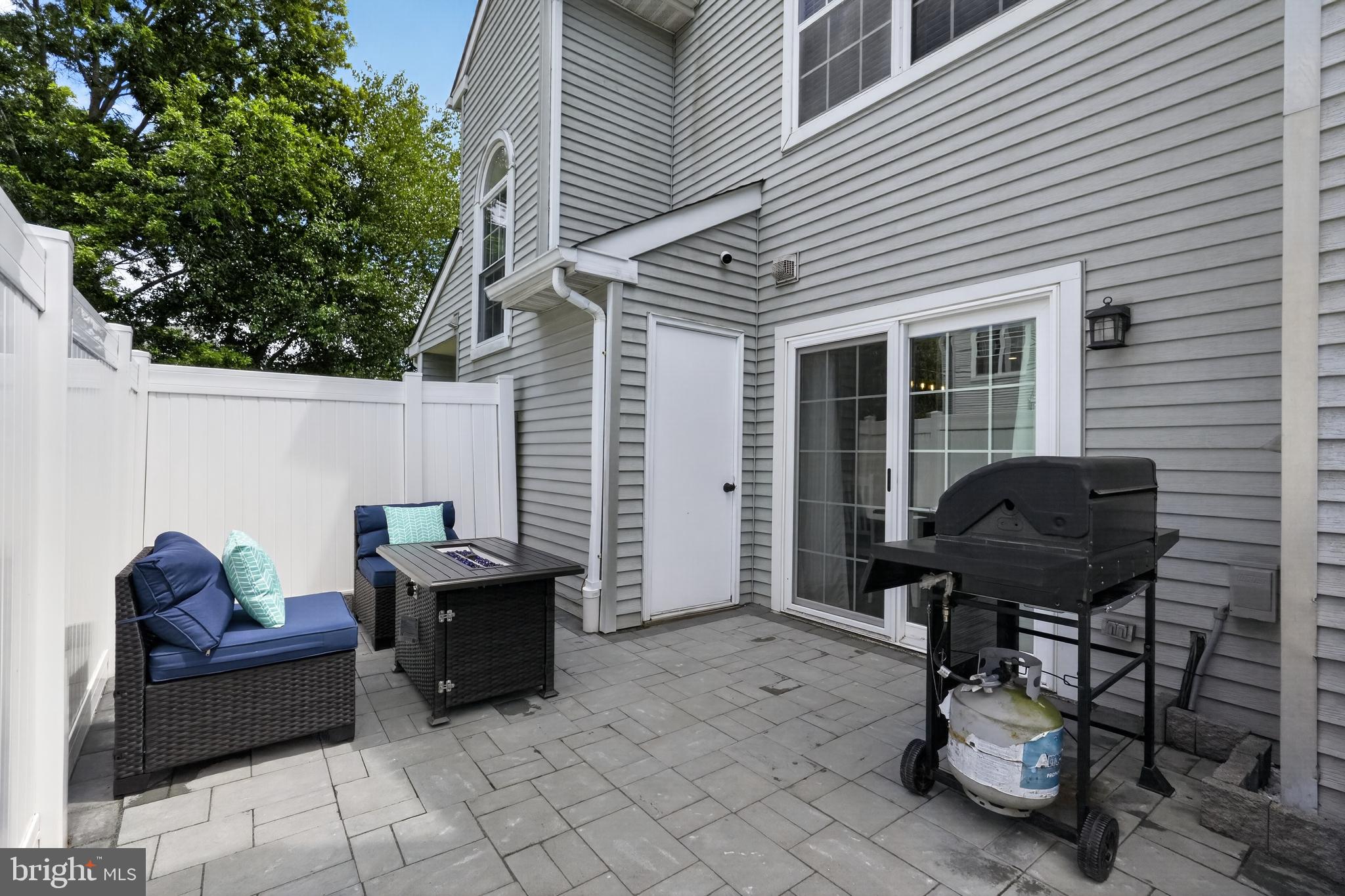 SAW MILL VALLEY - Residential
