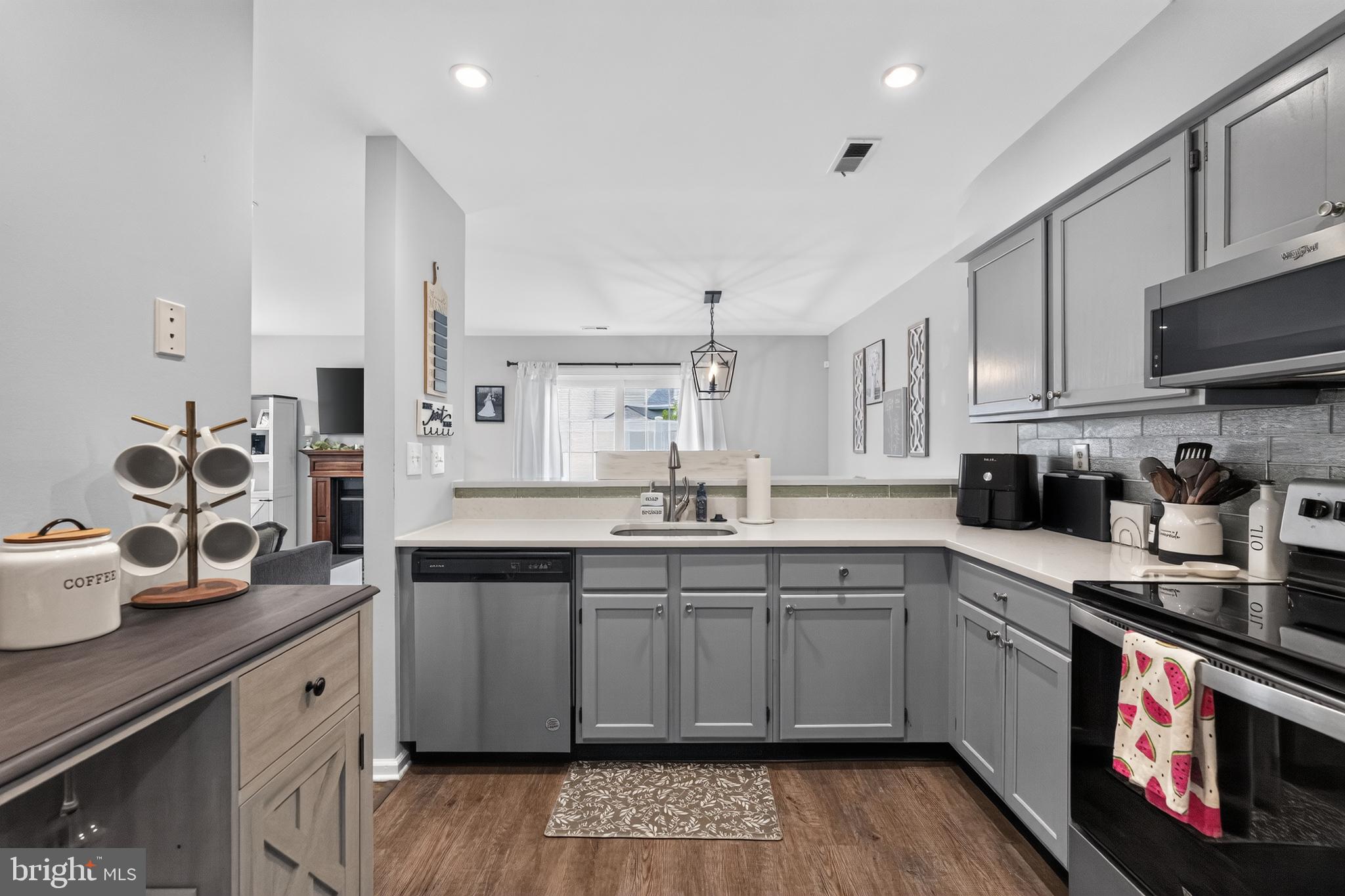 SAW MILL VALLEY - Residential