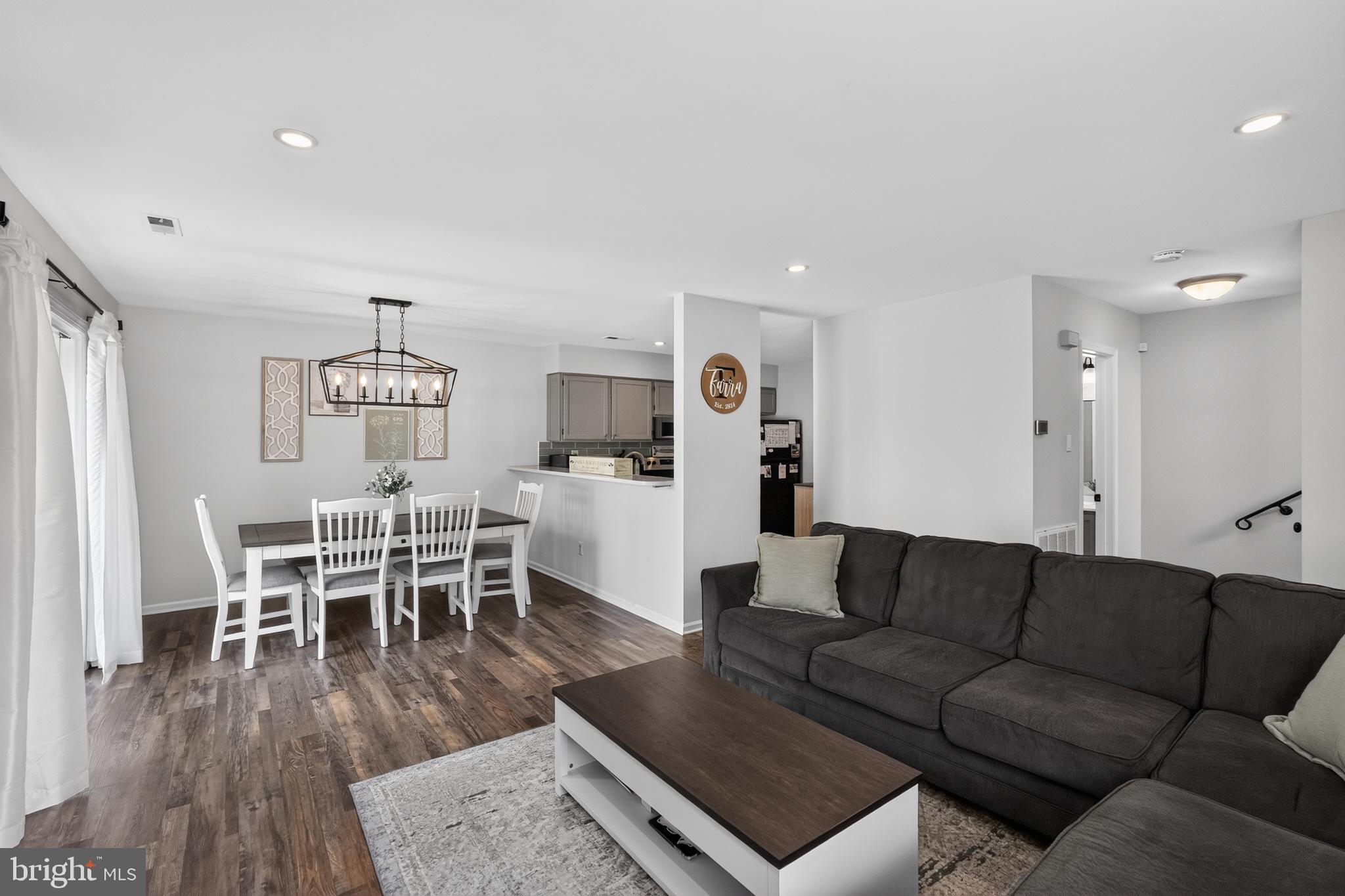 SAW MILL VALLEY - Residential