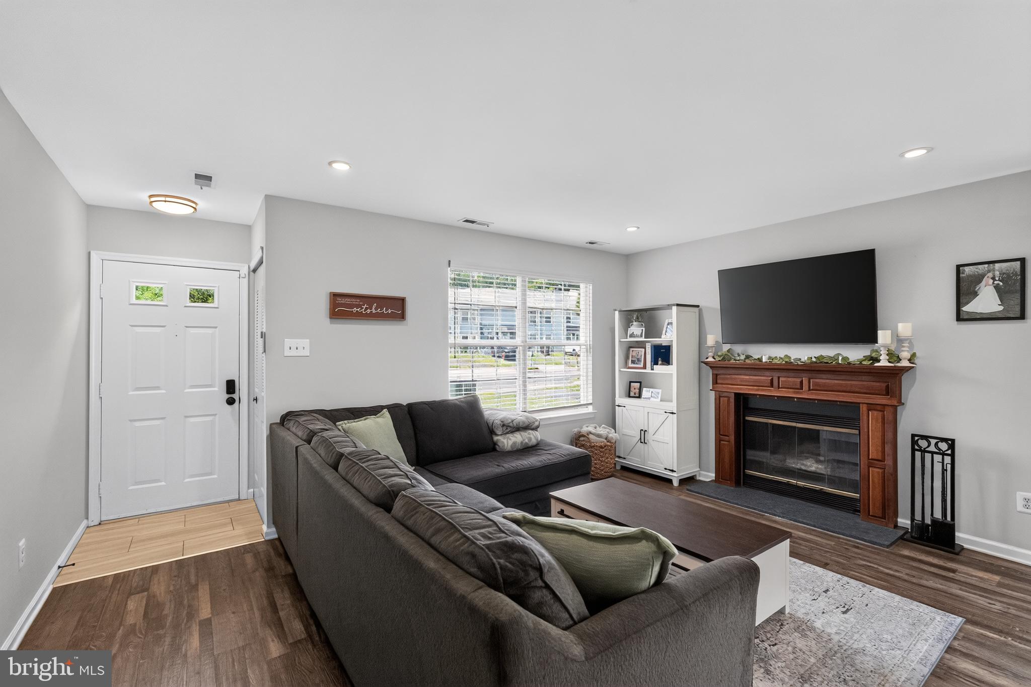 SAW MILL VALLEY - Residential