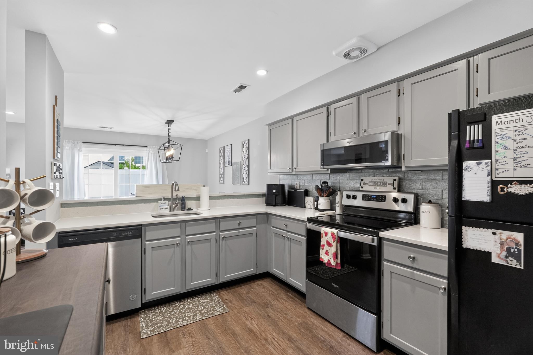 SAW MILL VALLEY - Residential