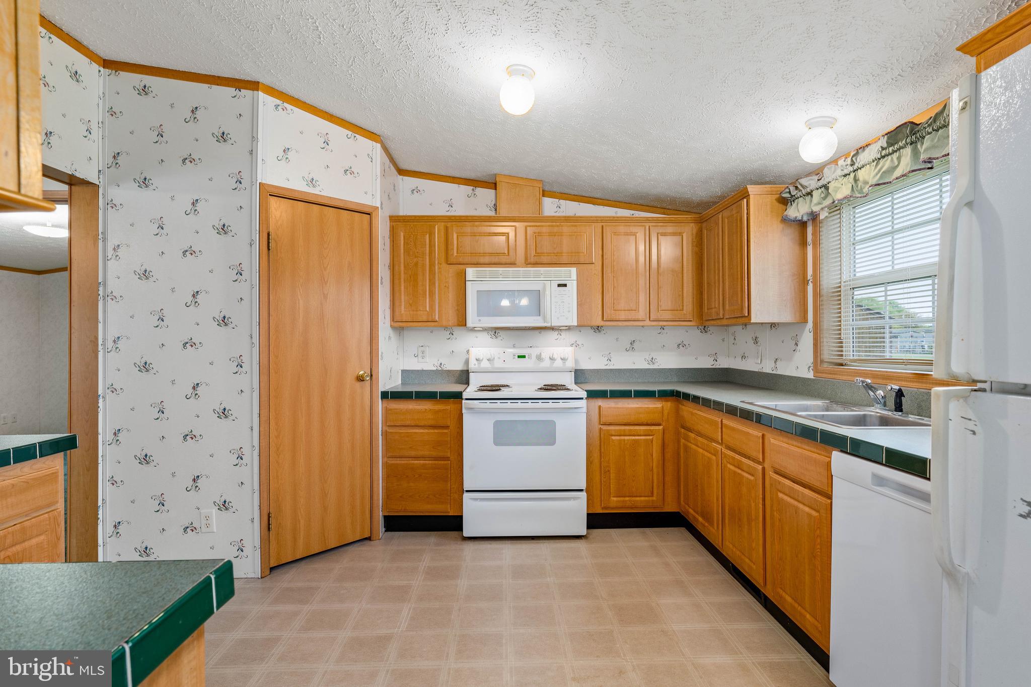 MAYBELLE MANOR - Residential