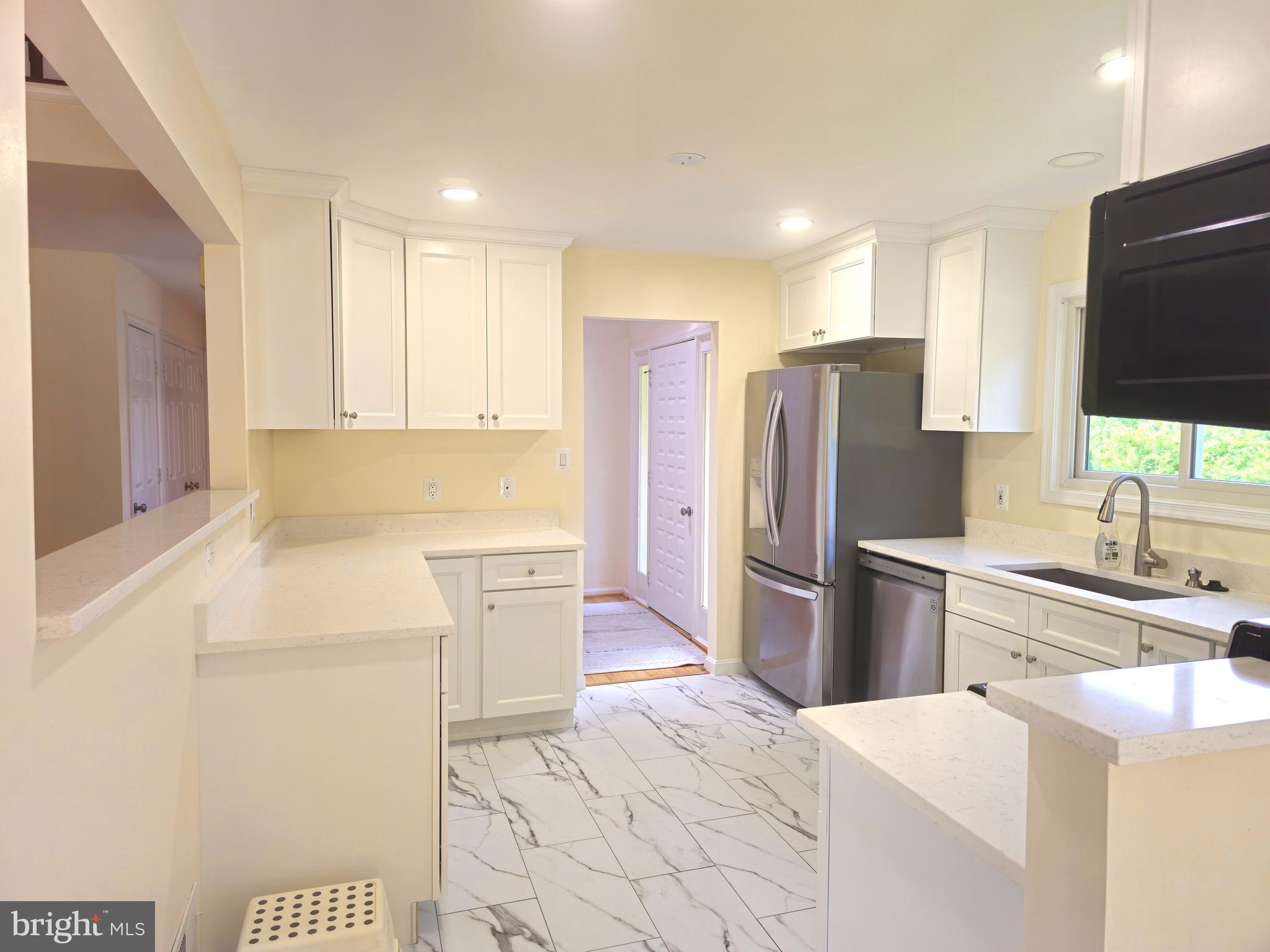 PINECREST - Residential