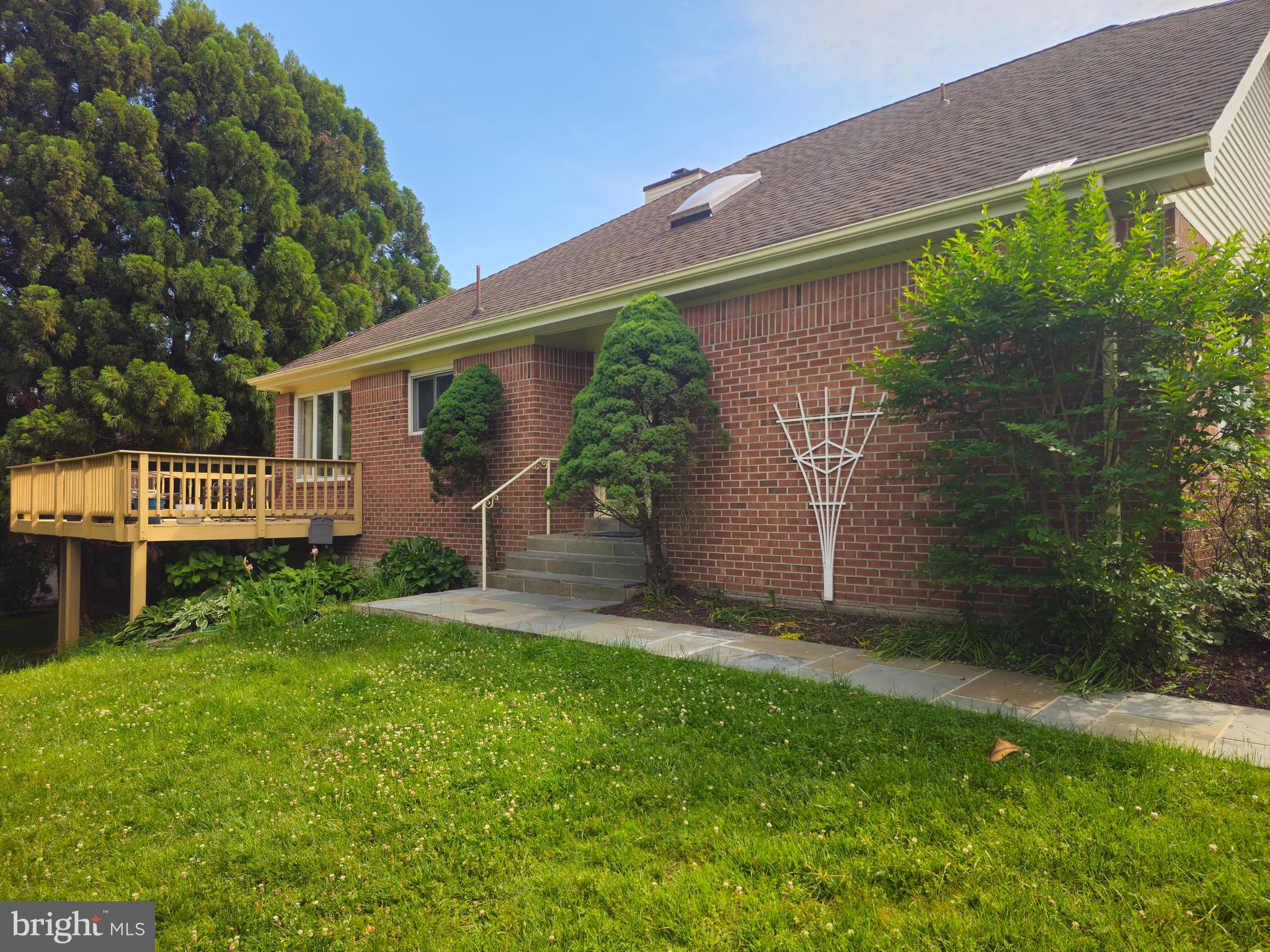 PINECREST - Residential