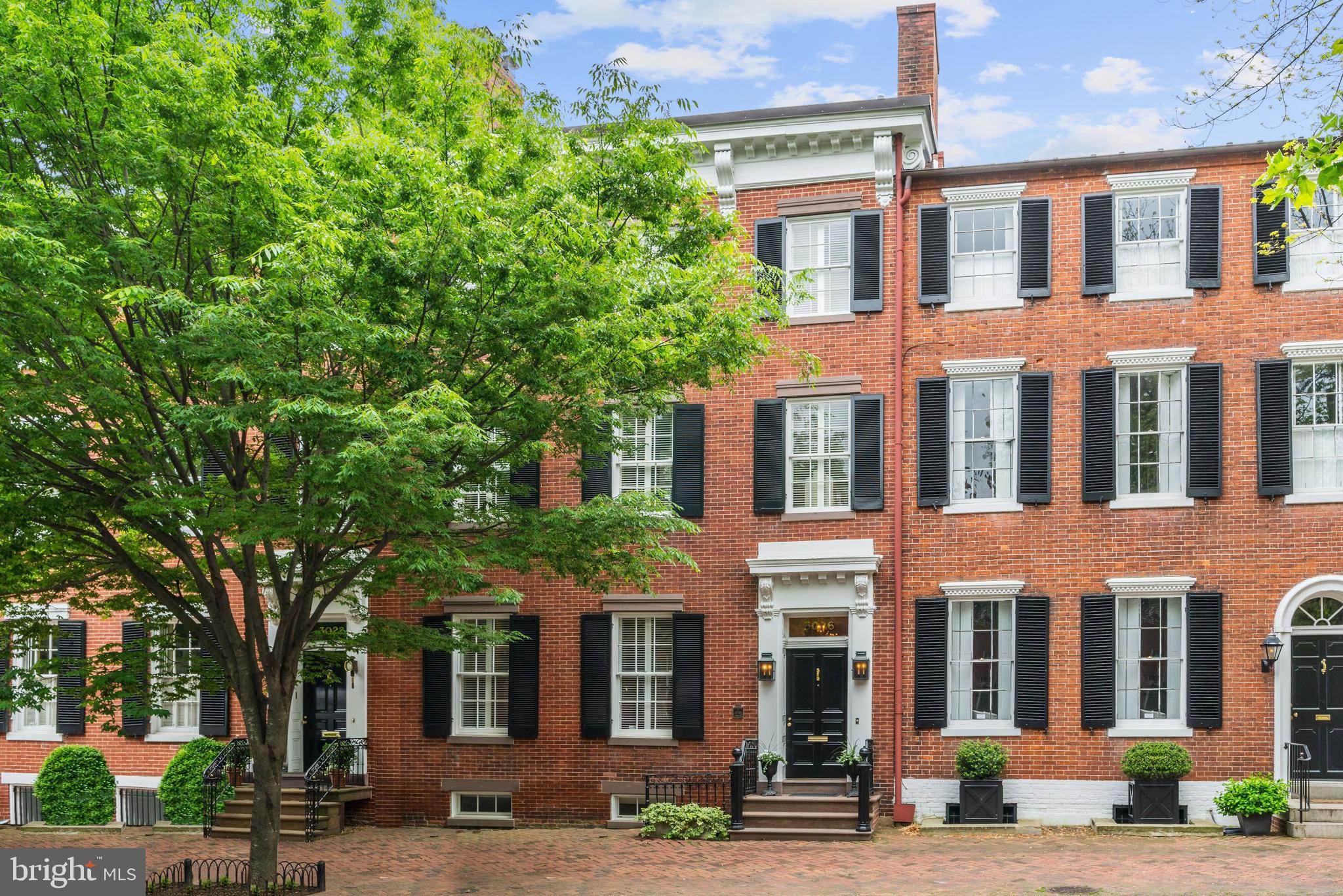 Spectacular renovation top to bottom of this East Village Federal located on one of the best blocks in Georgetown.  Featuring formal entertaining rooms, open kitchen/family room, master suite w/ 2 en-suite baths and large walk in closet, 4 additional bedrooms and private rear patio & garden great for entertaining.
