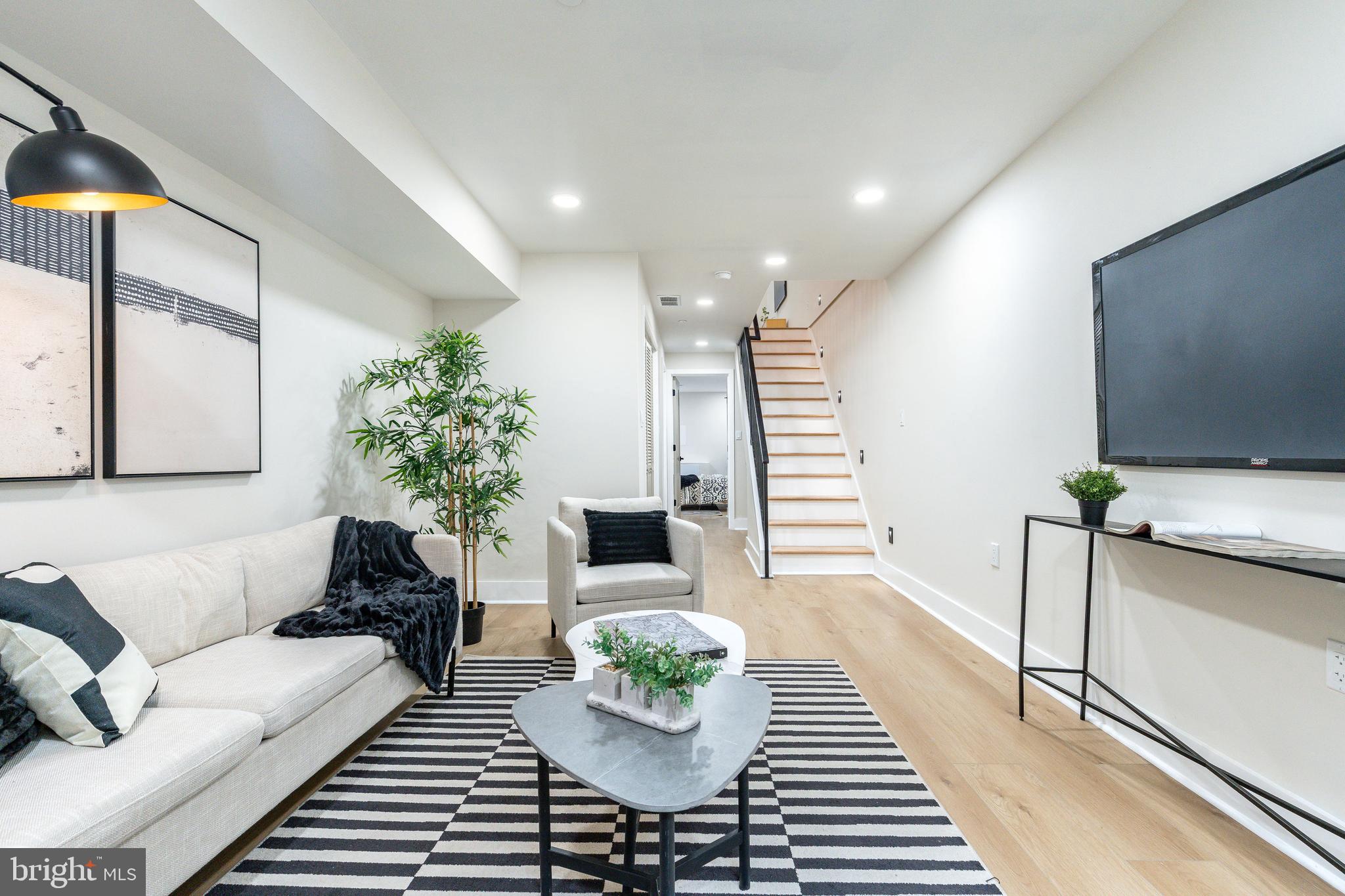 PASSYUNK SQUARE - Residential