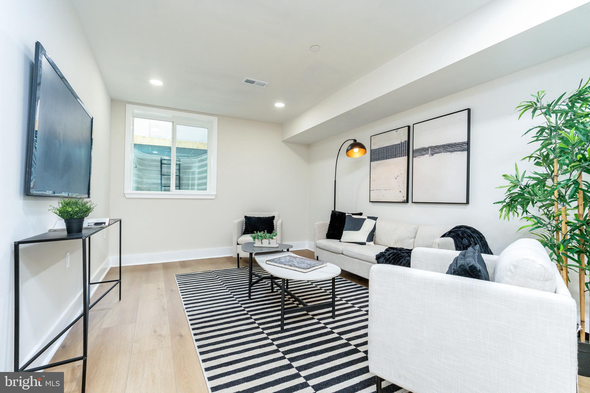PASSYUNK SQUARE - Residential