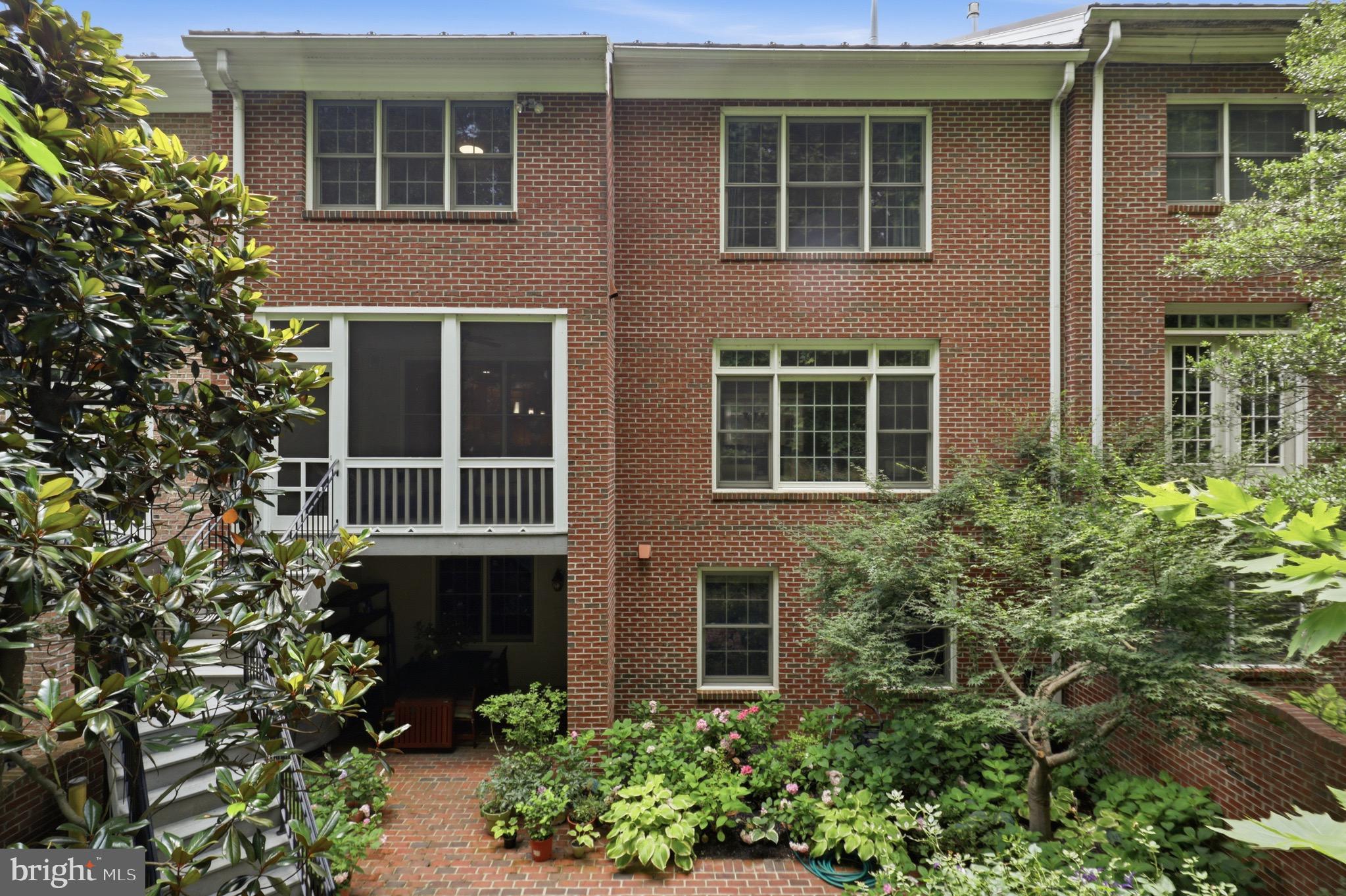 RIVER FALLS - Residential