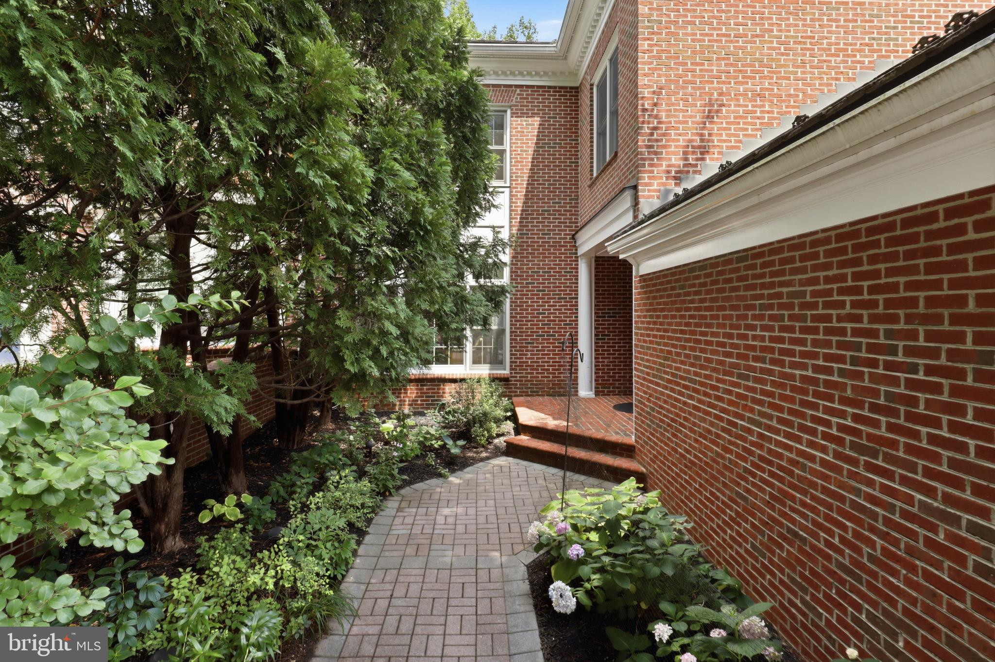 RIVER FALLS - Residential