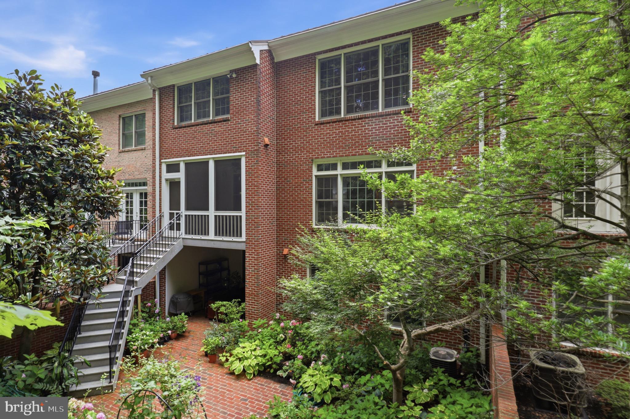 RIVER FALLS - Residential