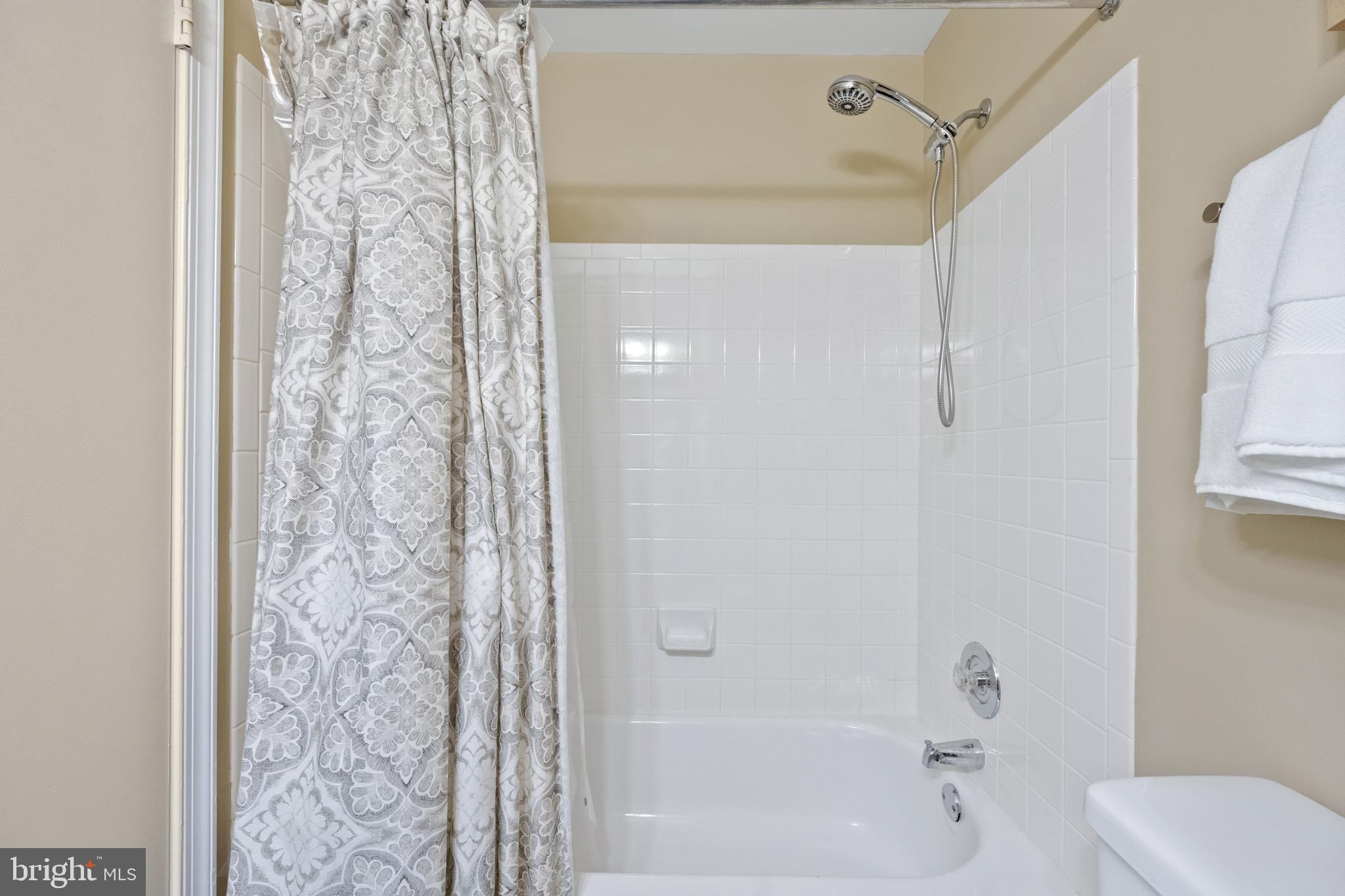 COMPTON VALLEY ESTATES - Residential