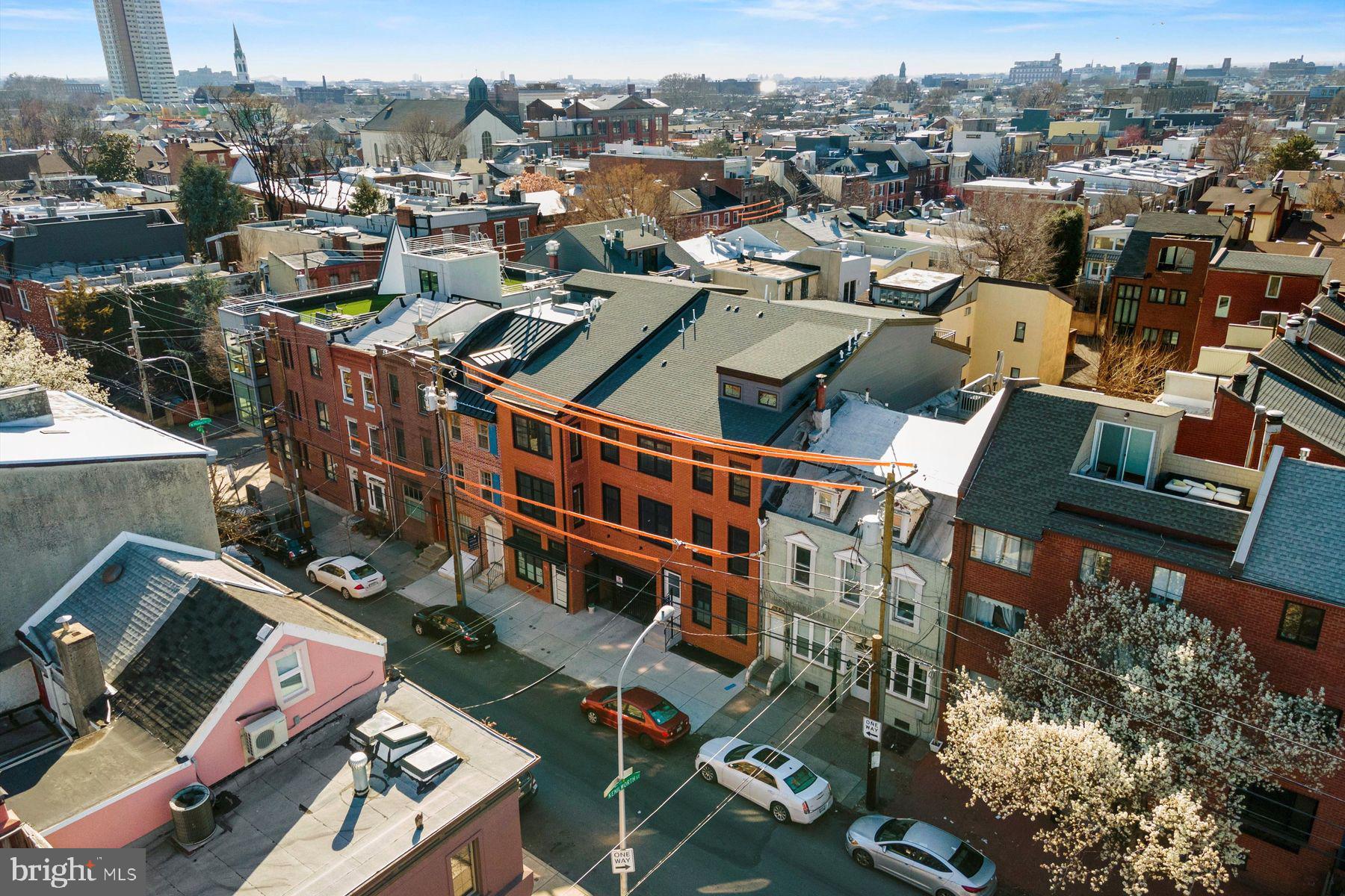 QUEEN VILLAGE - Residential