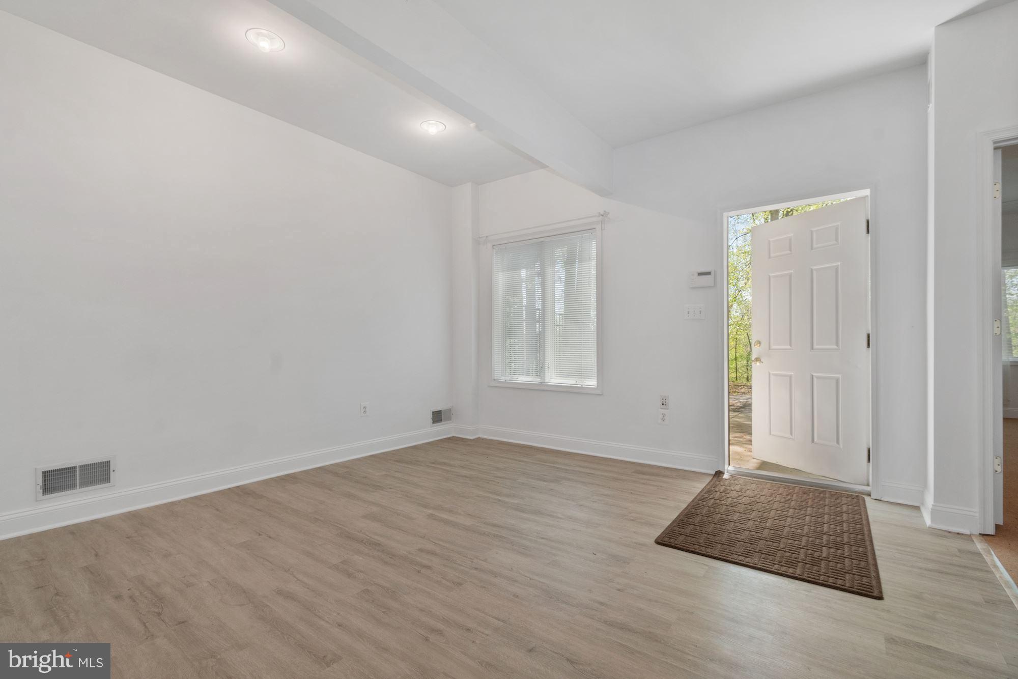 POTOMAC OUTSIDE - Residential