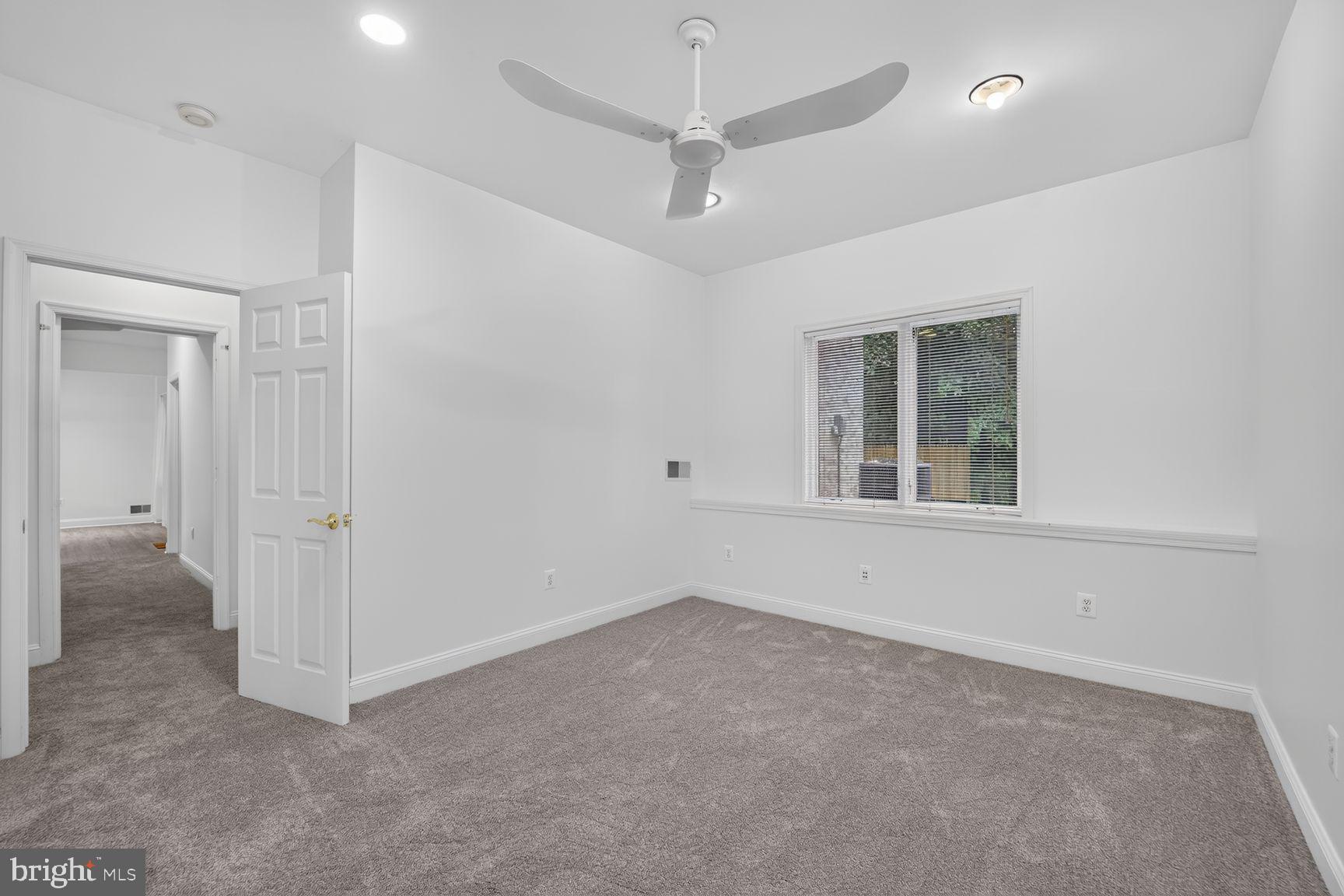 POTOMAC OUTSIDE - Residential