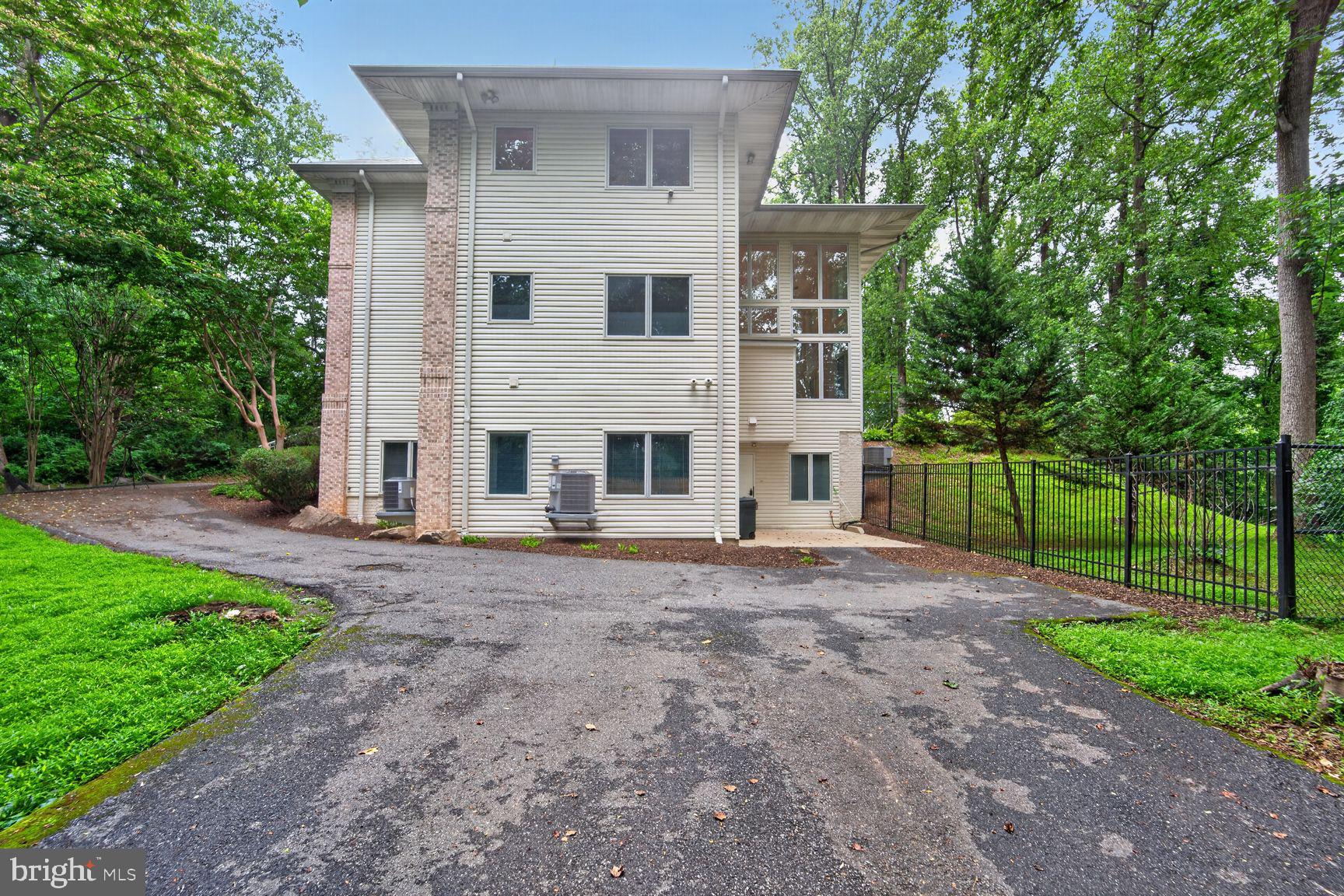 POTOMAC OUTSIDE - Residential