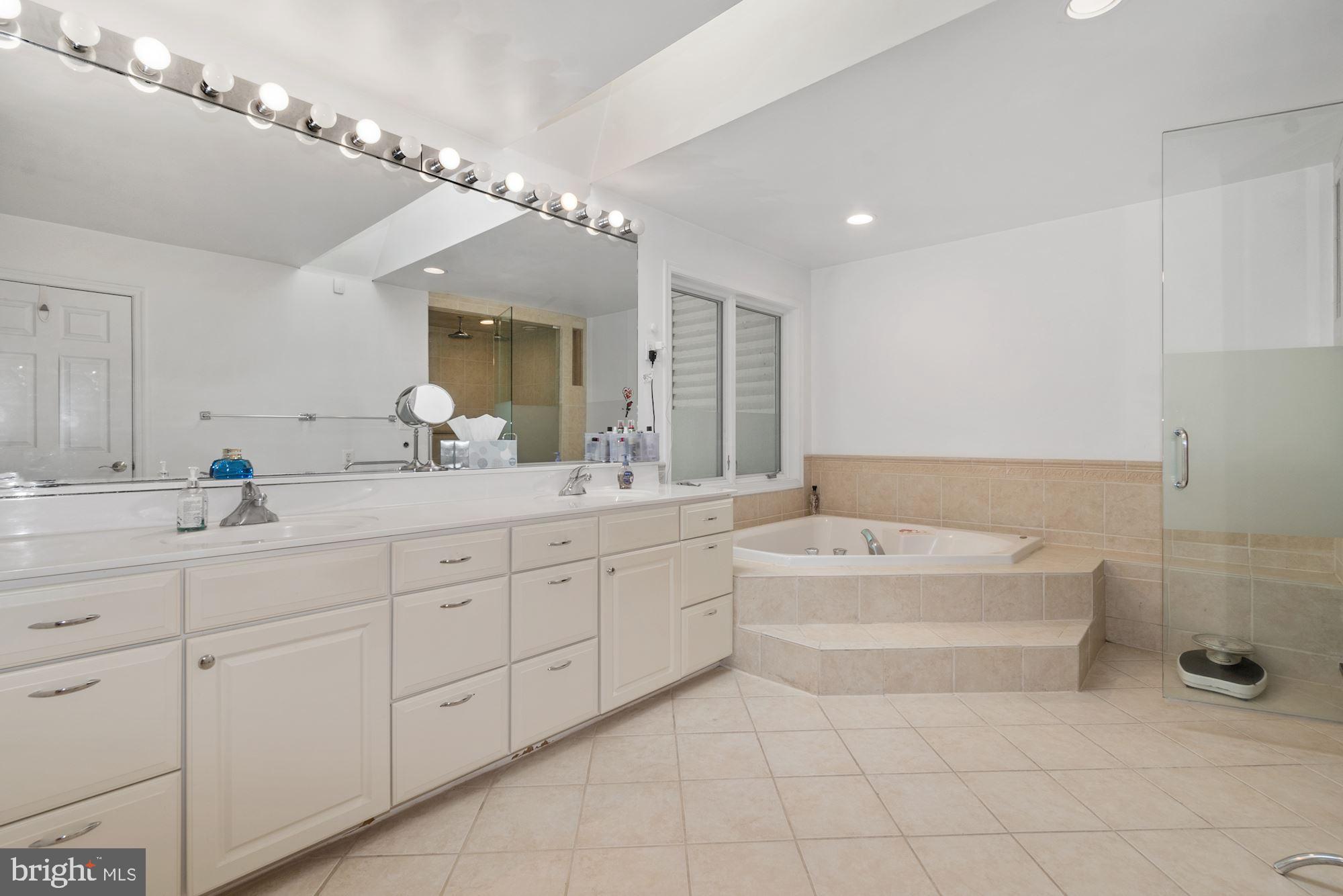 POTOMAC OUTSIDE - Residential