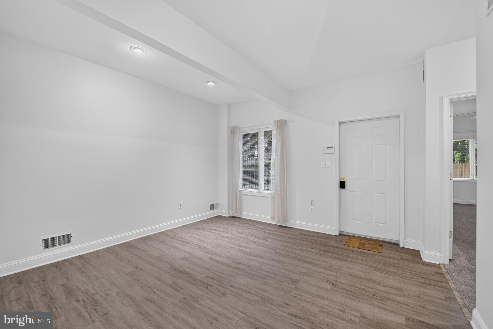 POTOMAC OUTSIDE - Residential
