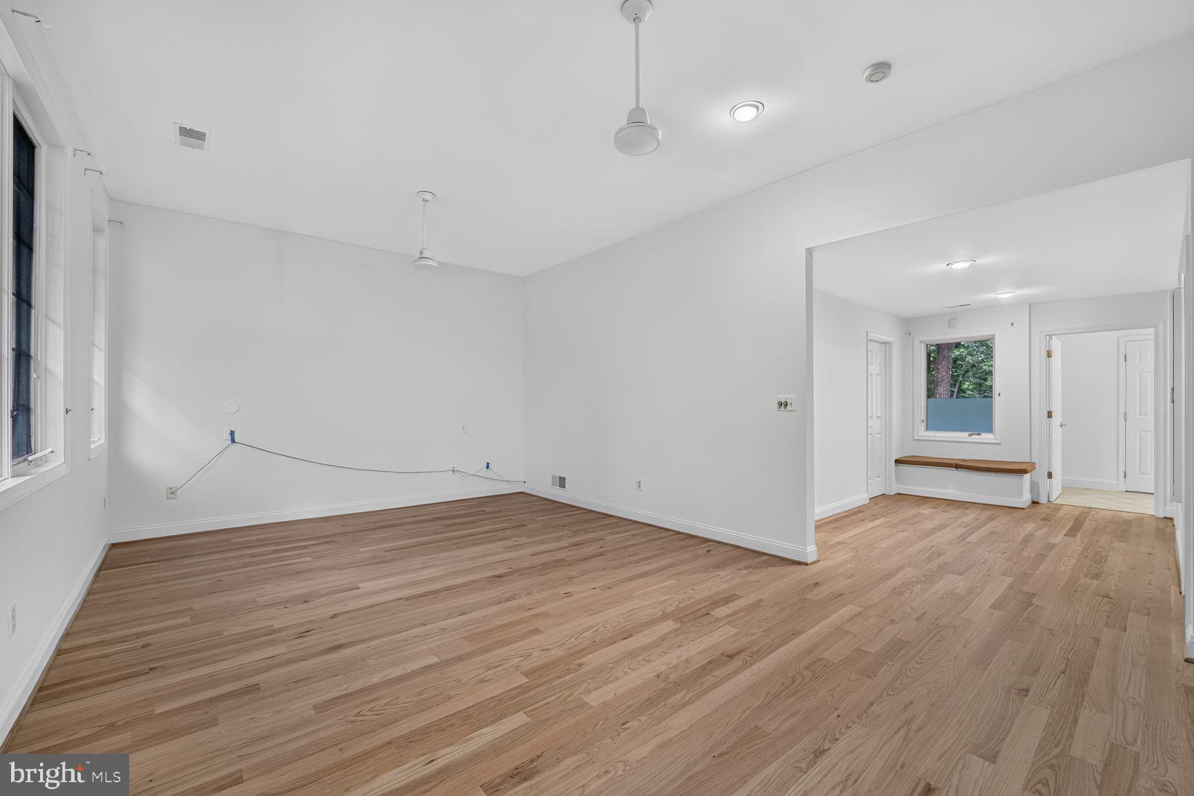 POTOMAC OUTSIDE - Residential