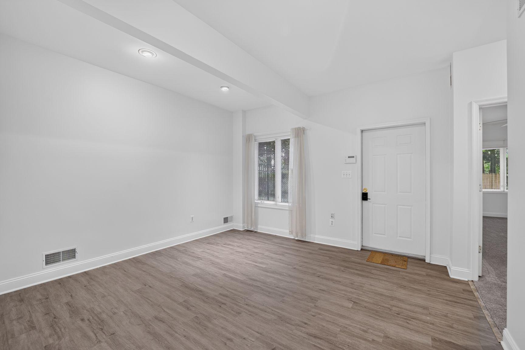 POTOMAC OUTSIDE - Residential