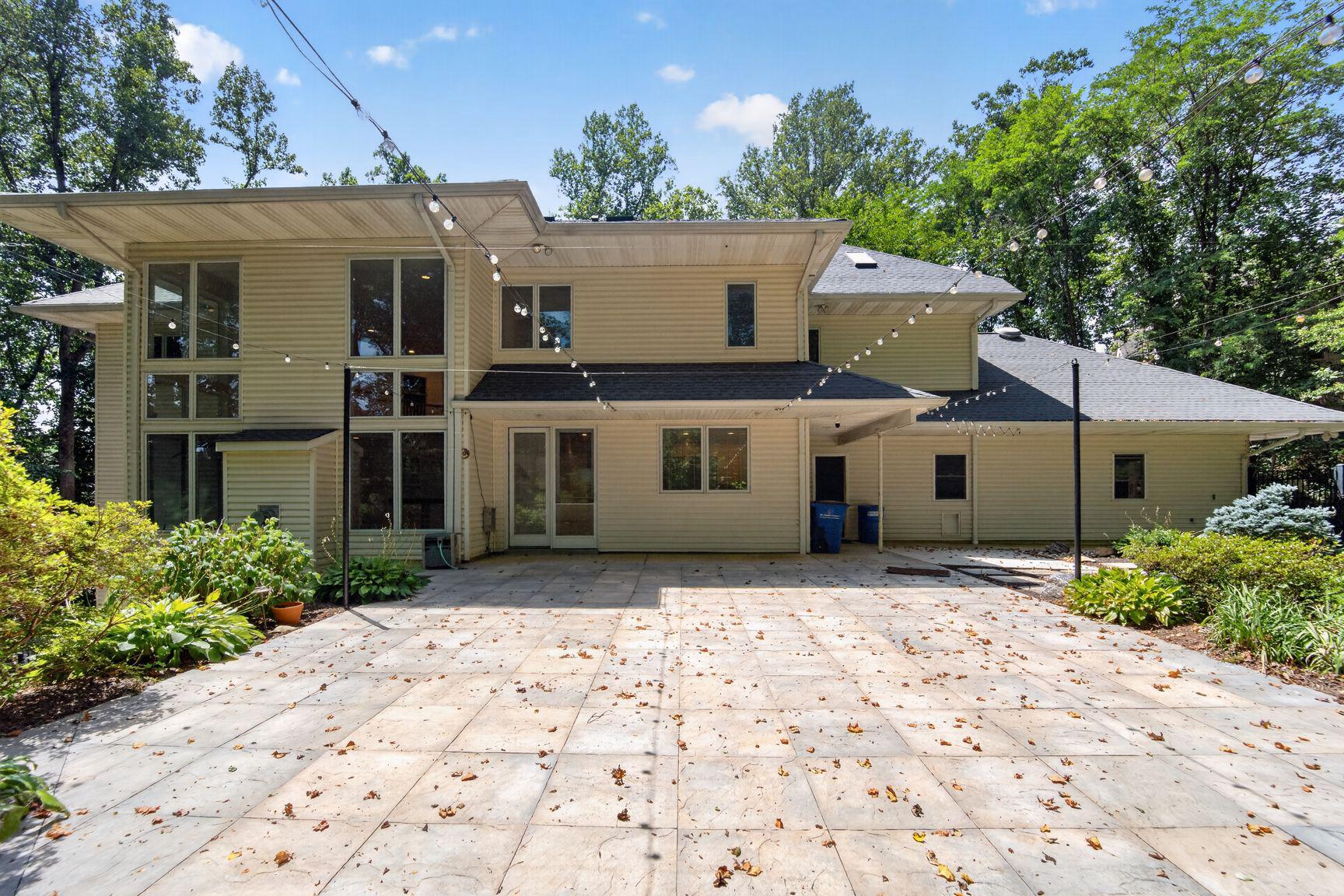 POTOMAC OUTSIDE - Residential
