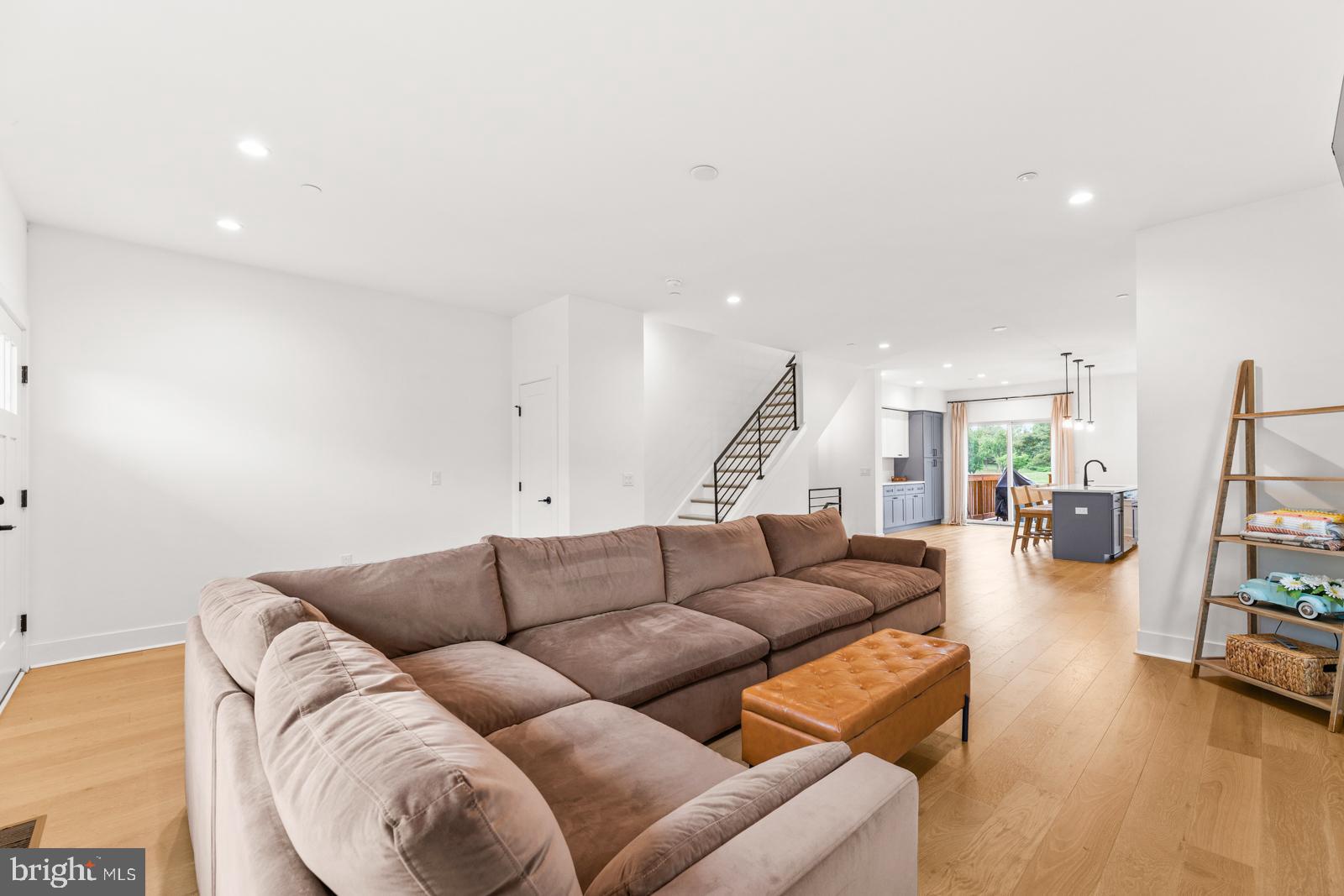TORRESDALE MANOR - Residential