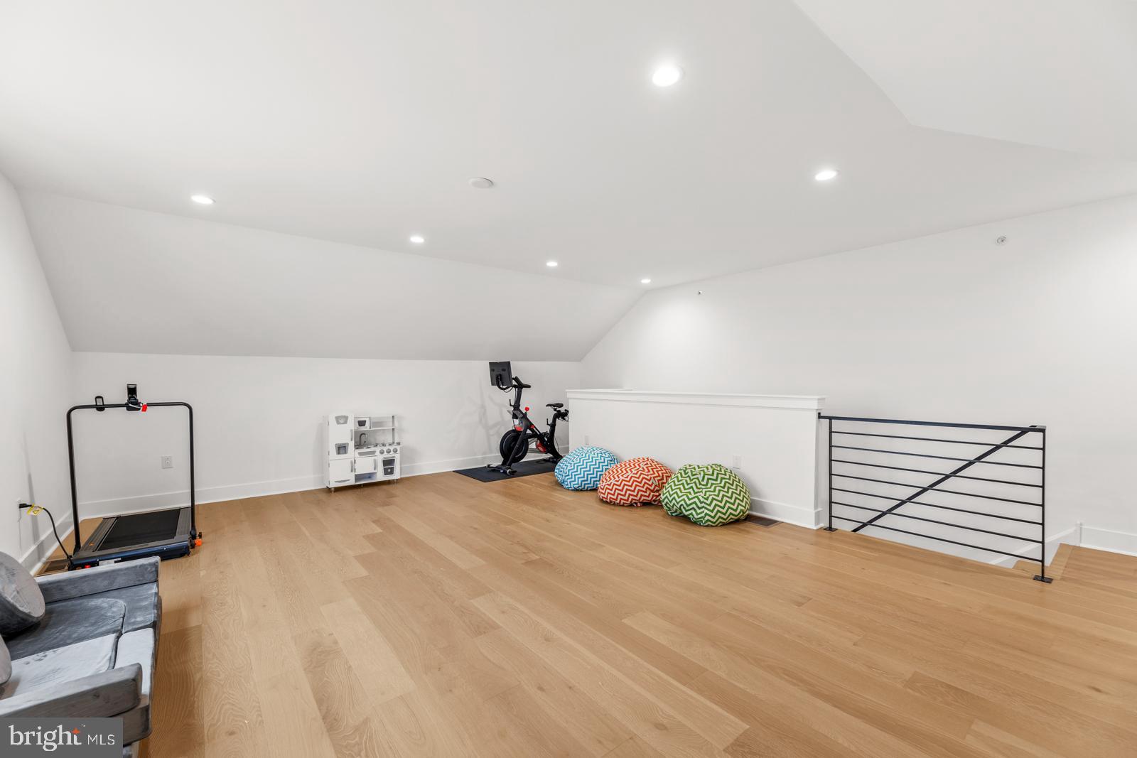 TORRESDALE MANOR - Residential
