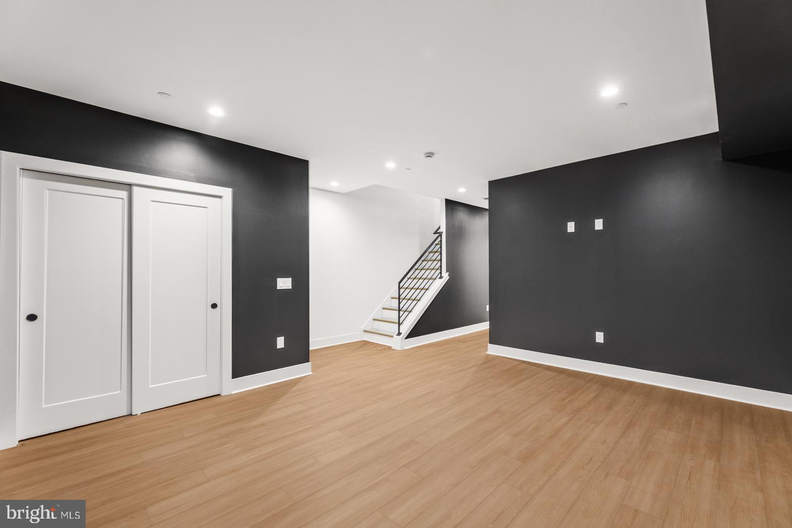 TORRESDALE MANOR - Residential