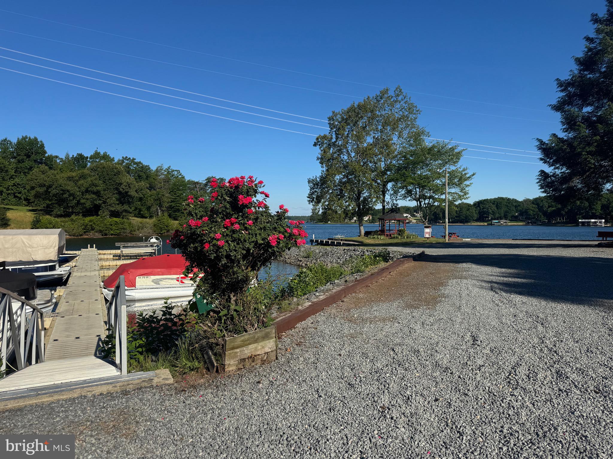 TALL PINES - Residential