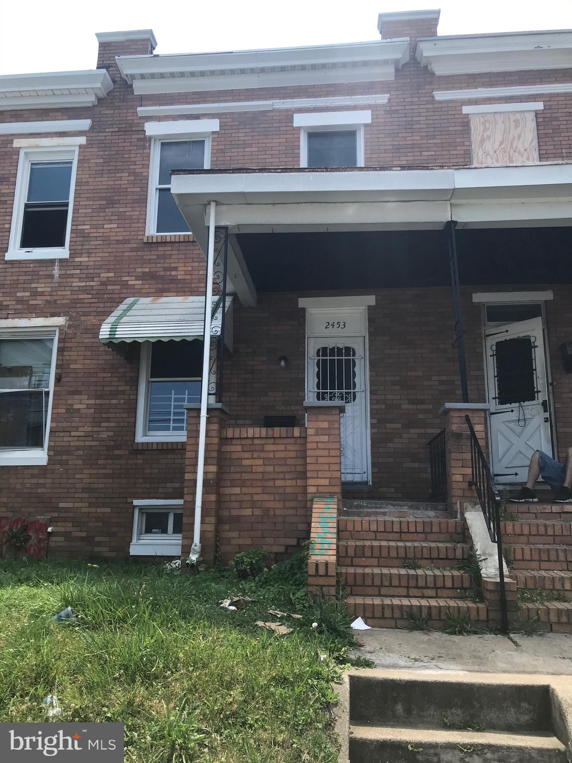 New Center air,lead free!  3 bed rooms  2 full bath,2 parking space at the backyard,new floor.