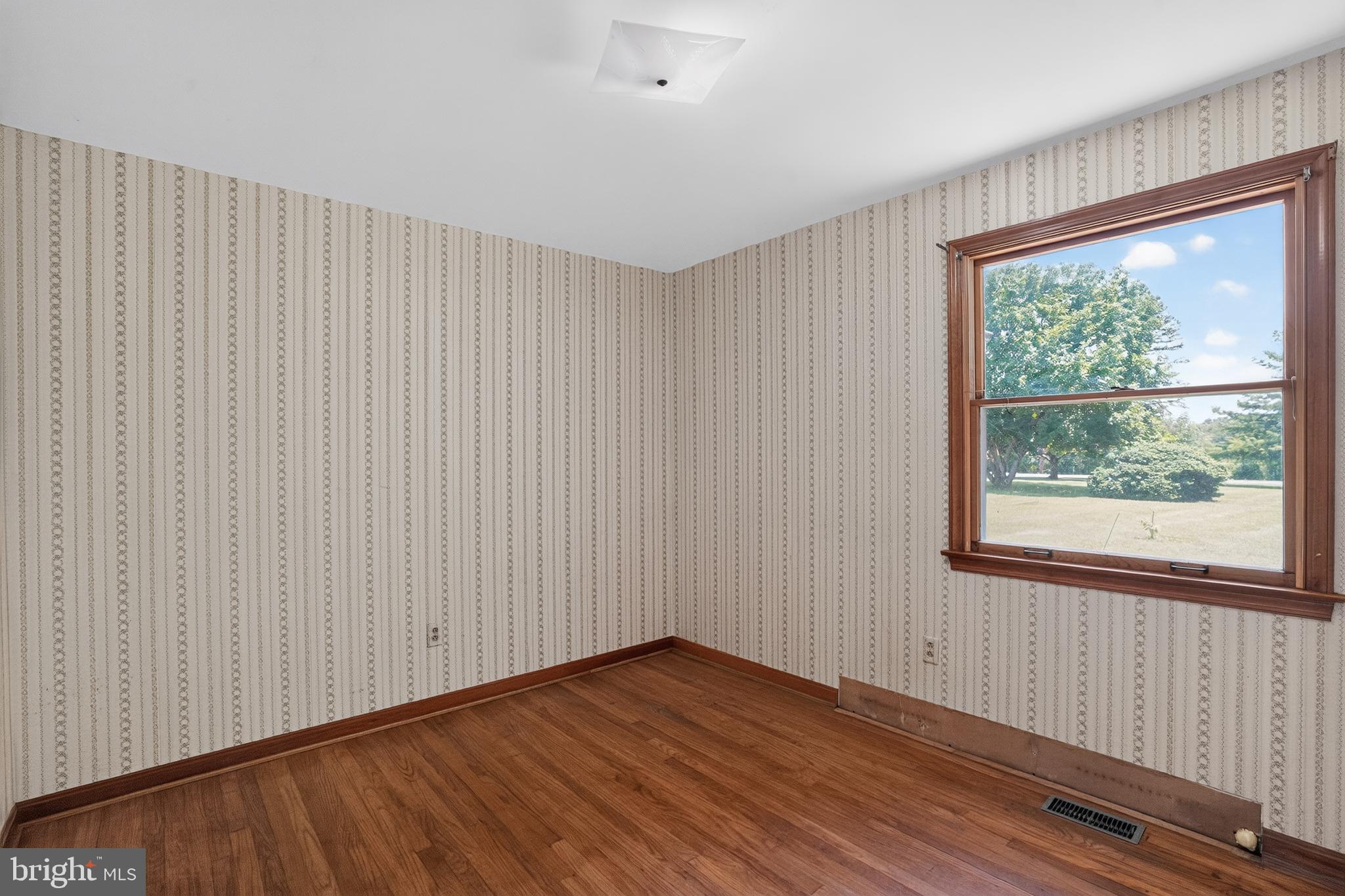 BARNESVILLE OUTSIDE - Residential