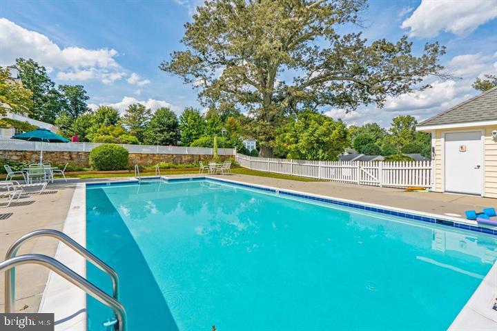SUFFIELD MEADOWS - Residential