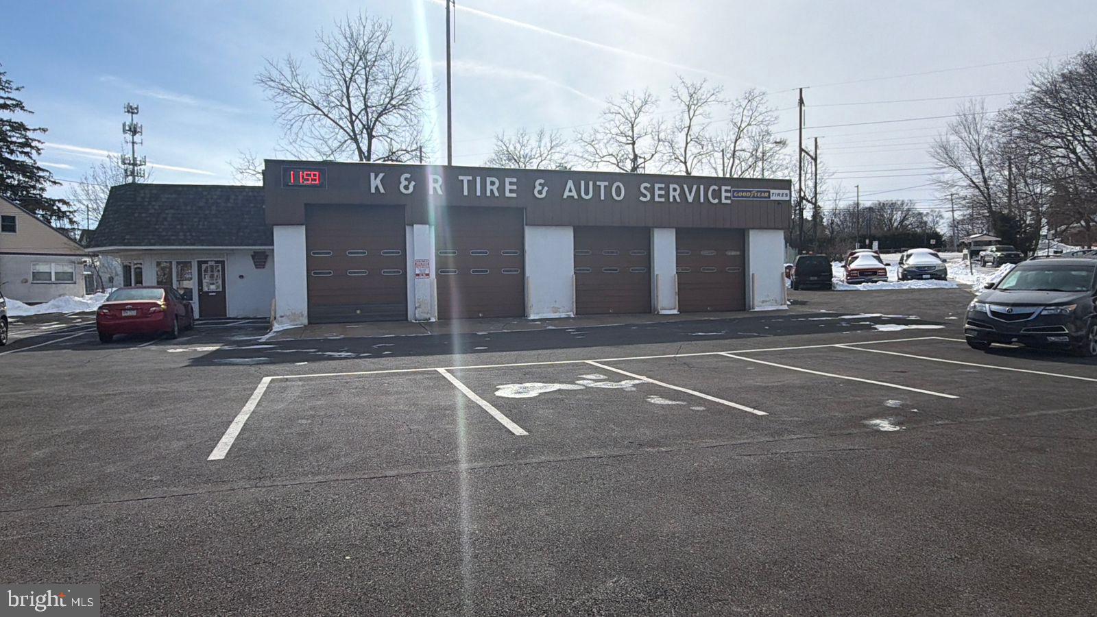 GLENSIDE - Commercial Sale