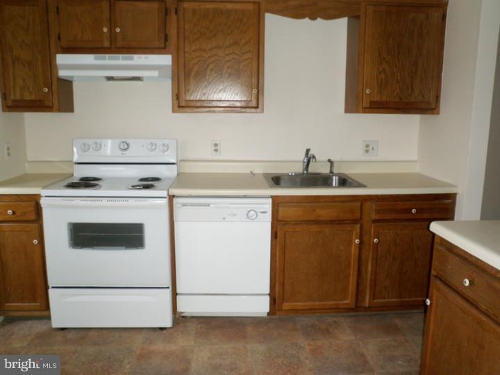 LAUREL SPRINGS - Residential