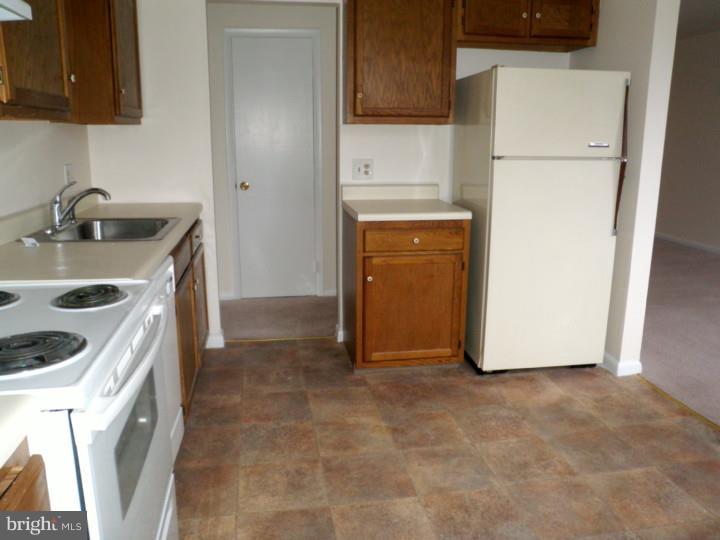 LAUREL SPRINGS - Residential