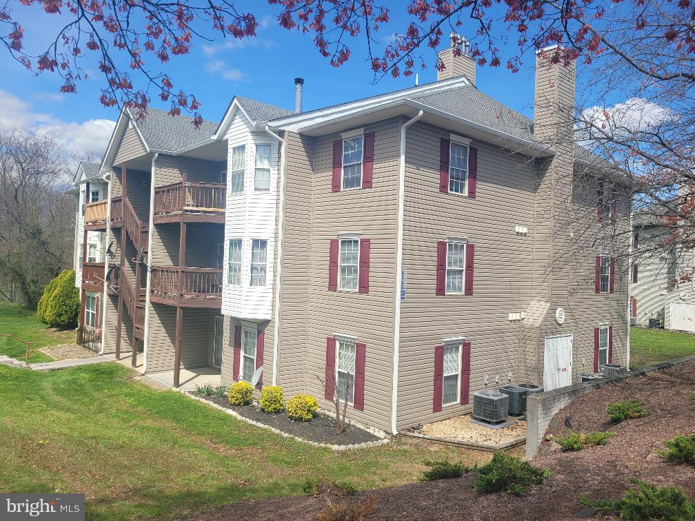 LAKESIDE CONDOS - Residential Lease