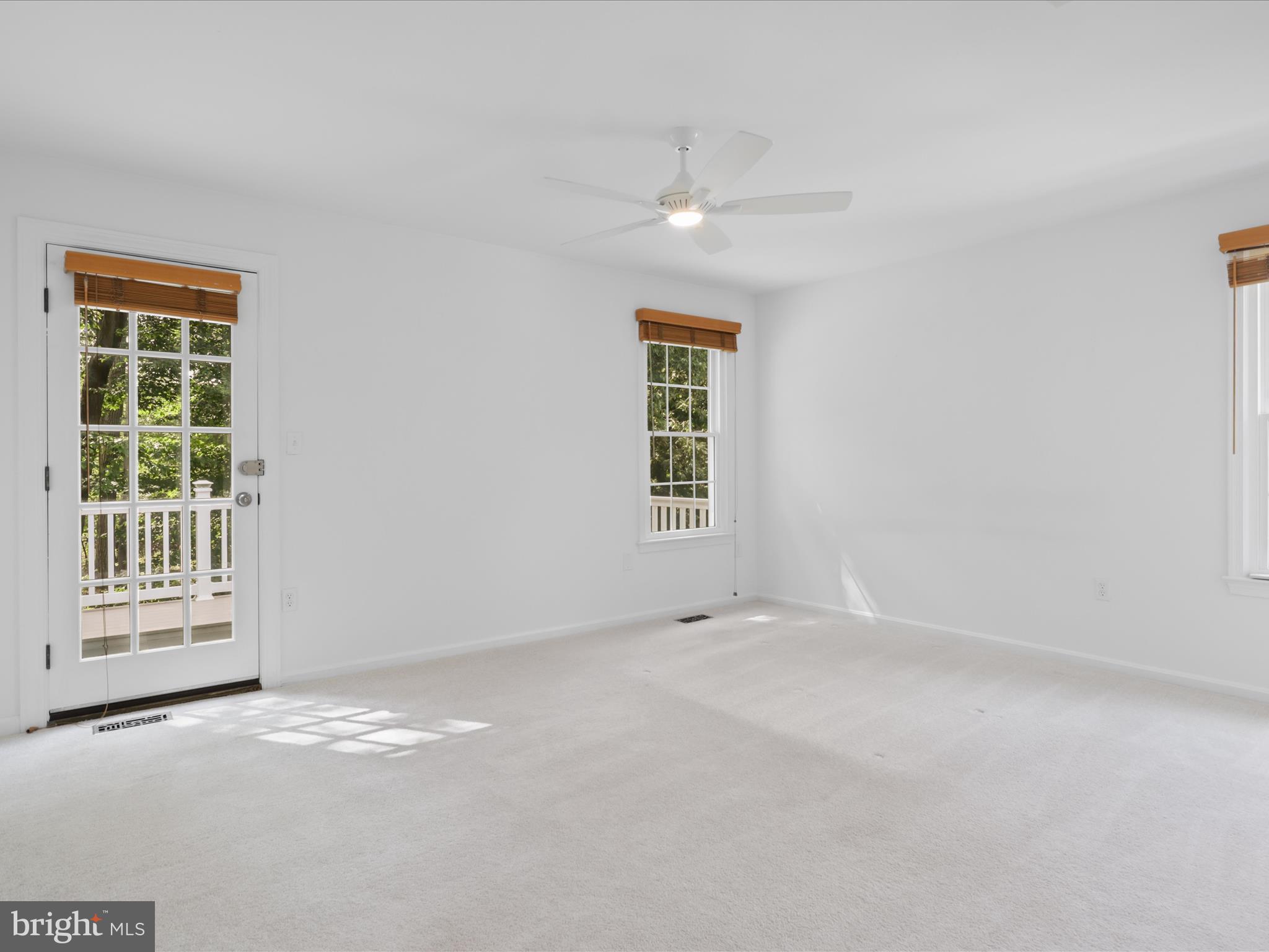LINCOLNIA WOODS - Residential