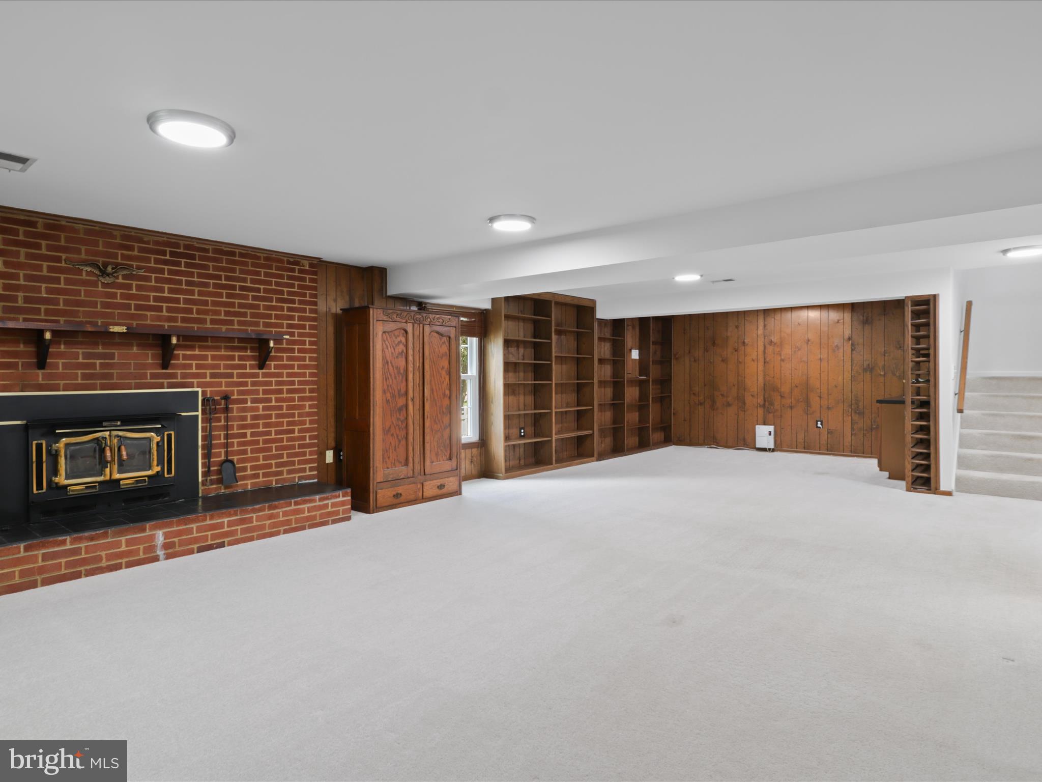 LINCOLNIA WOODS - Residential