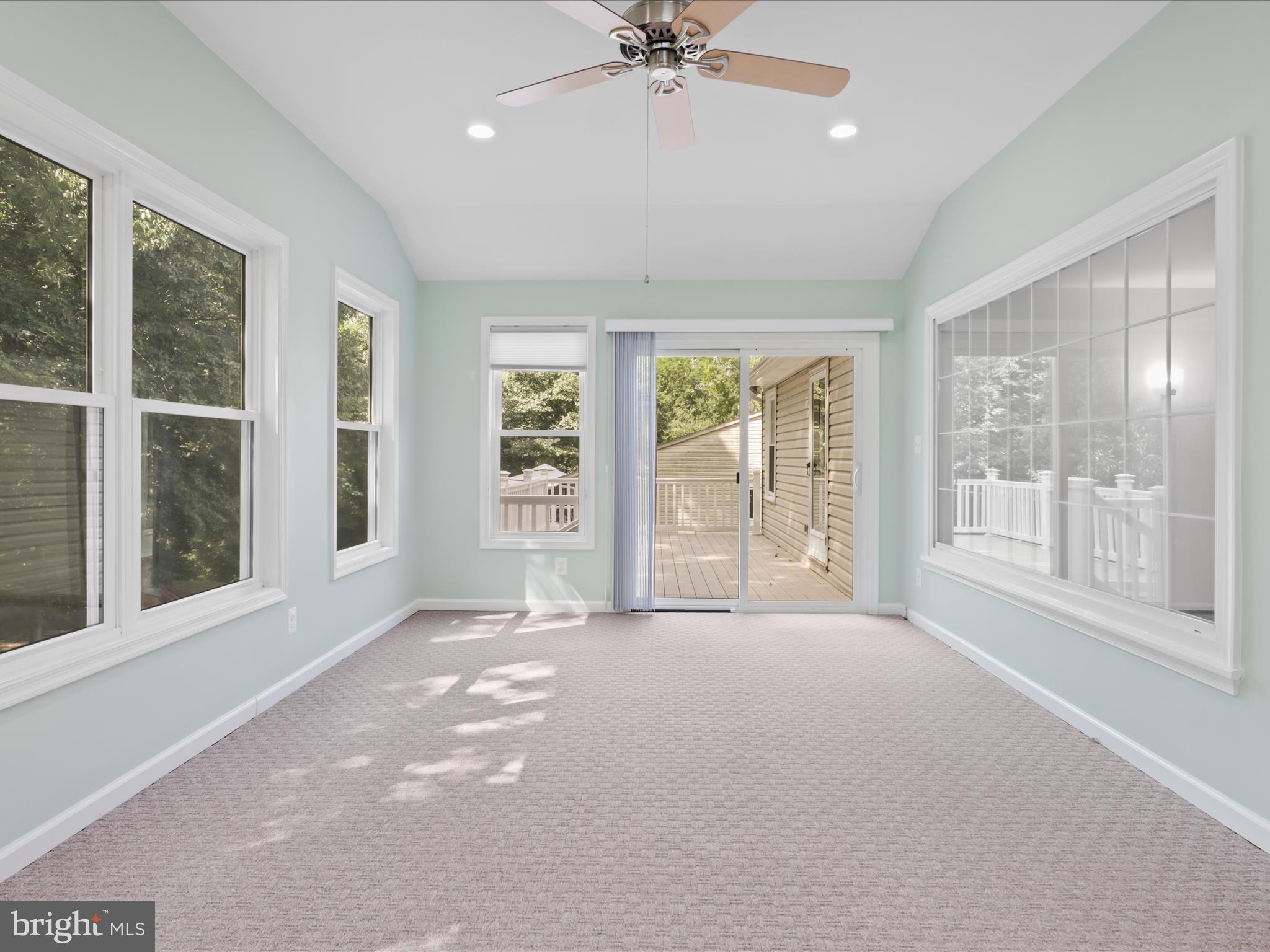 LINCOLNIA WOODS - Residential