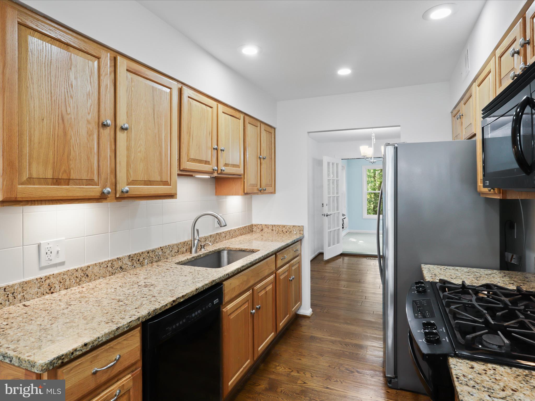 LINCOLNIA WOODS - Residential