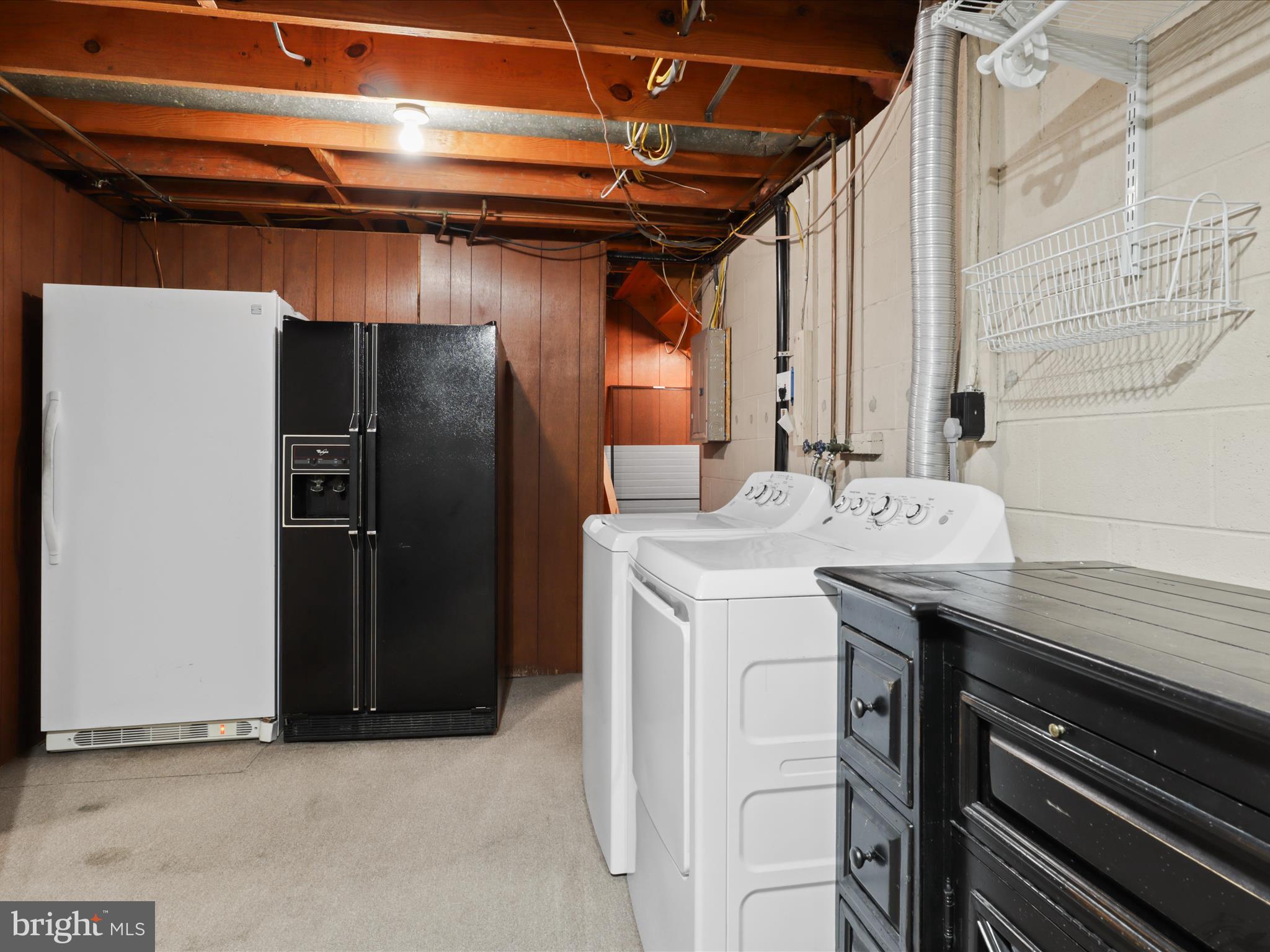 LINCOLNIA WOODS - Residential