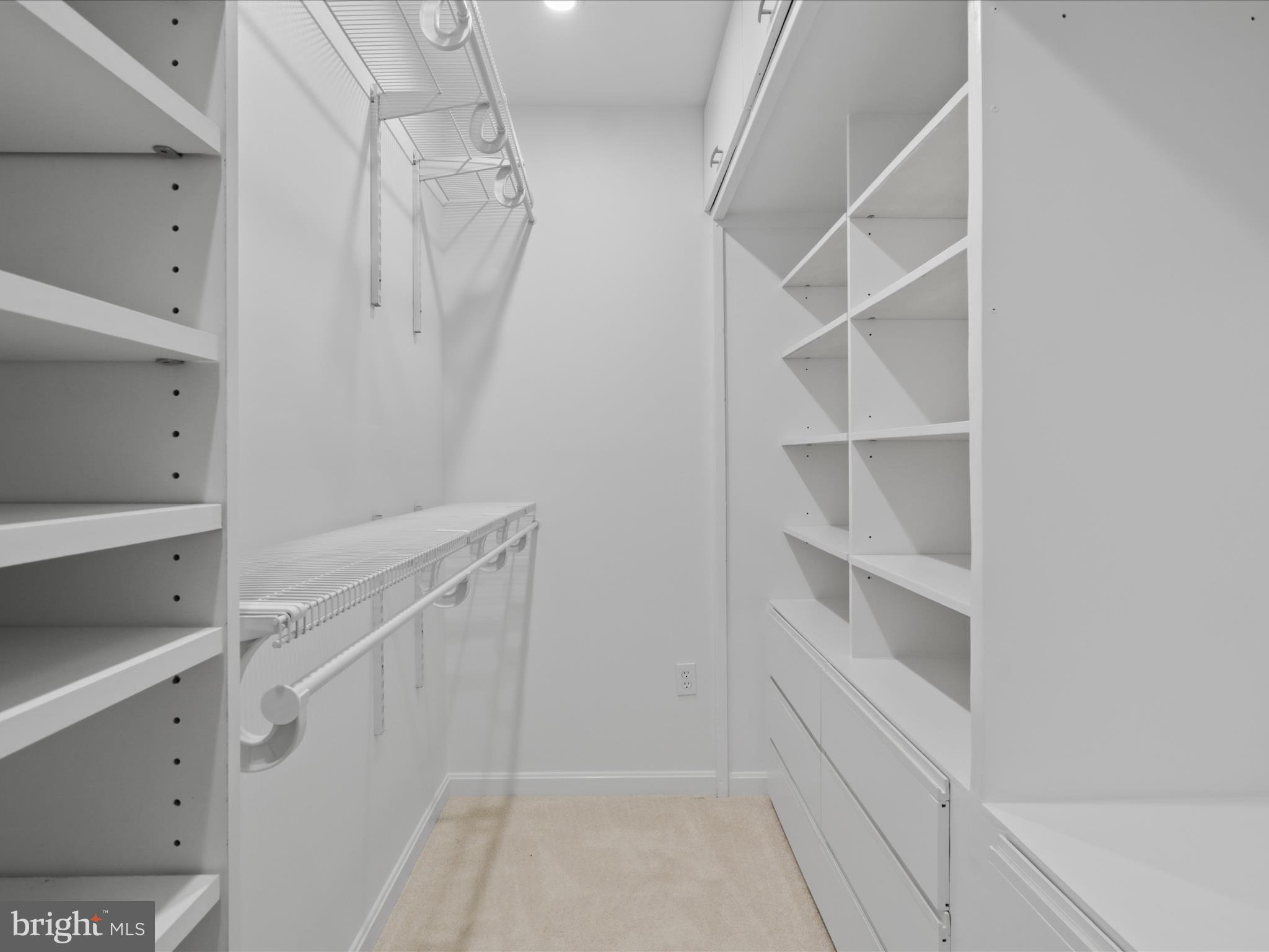 LINCOLNIA WOODS - Residential
