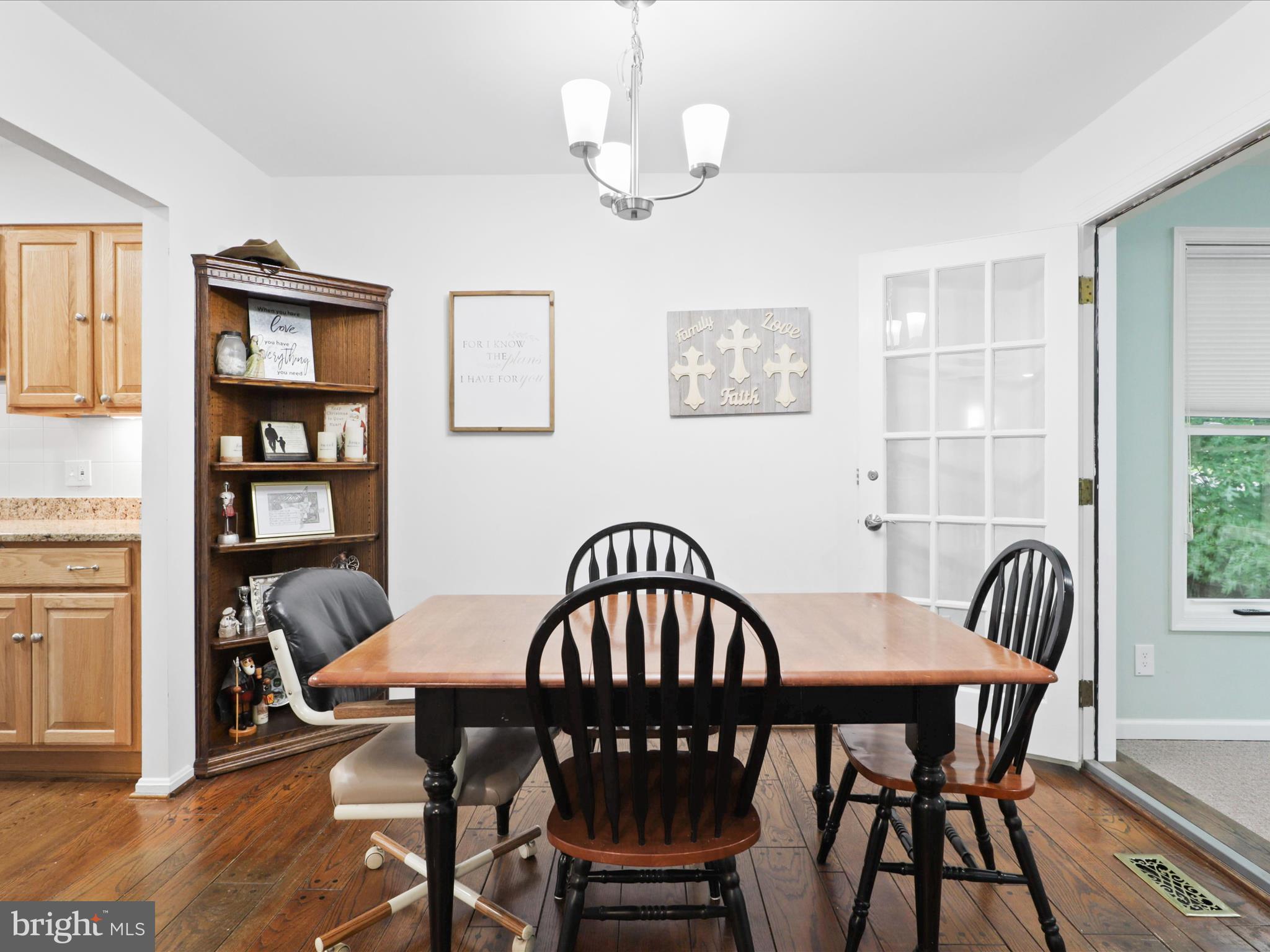 LINCOLNIA WOODS - Residential