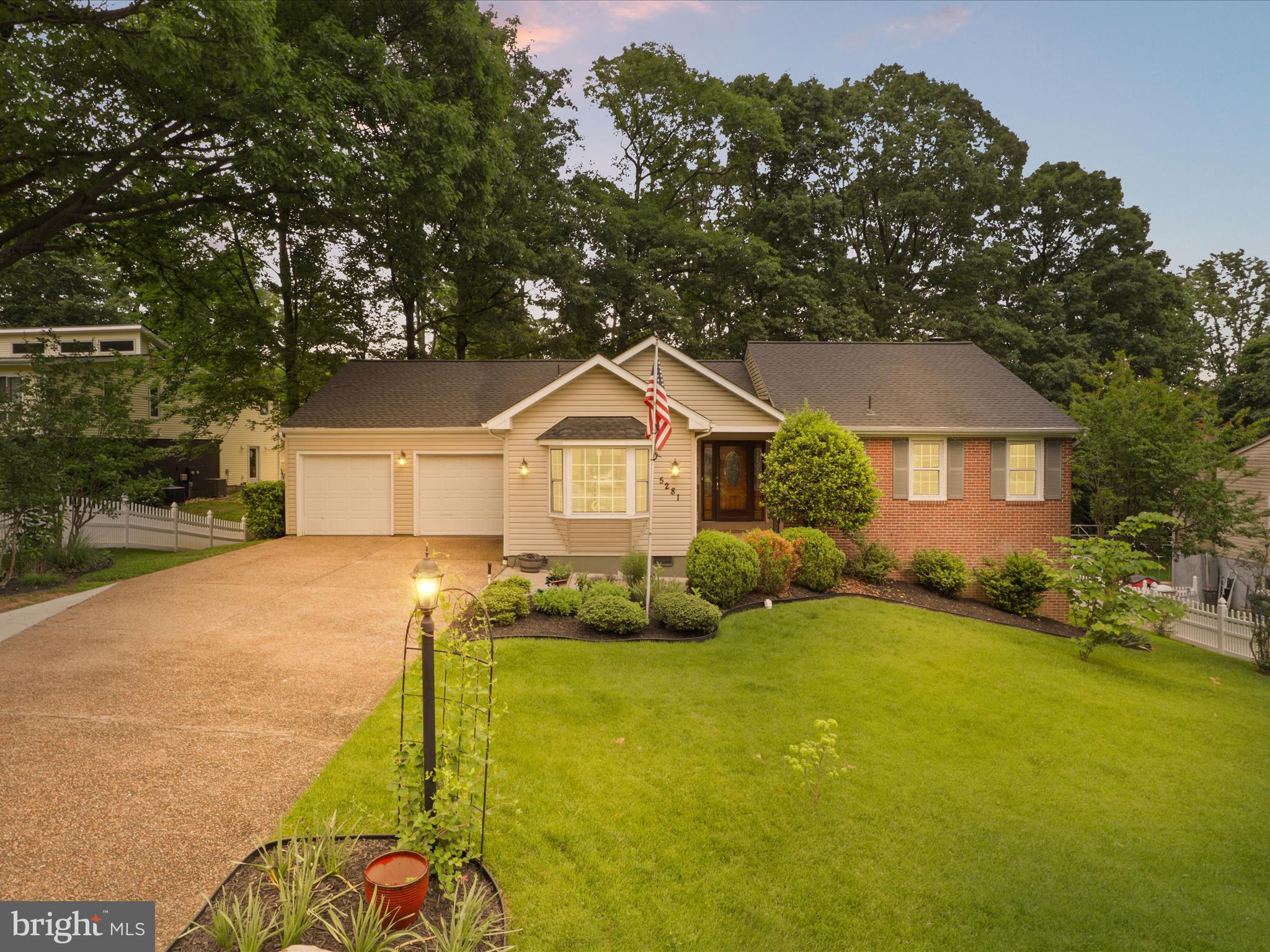 LINCOLNIA WOODS - Residential